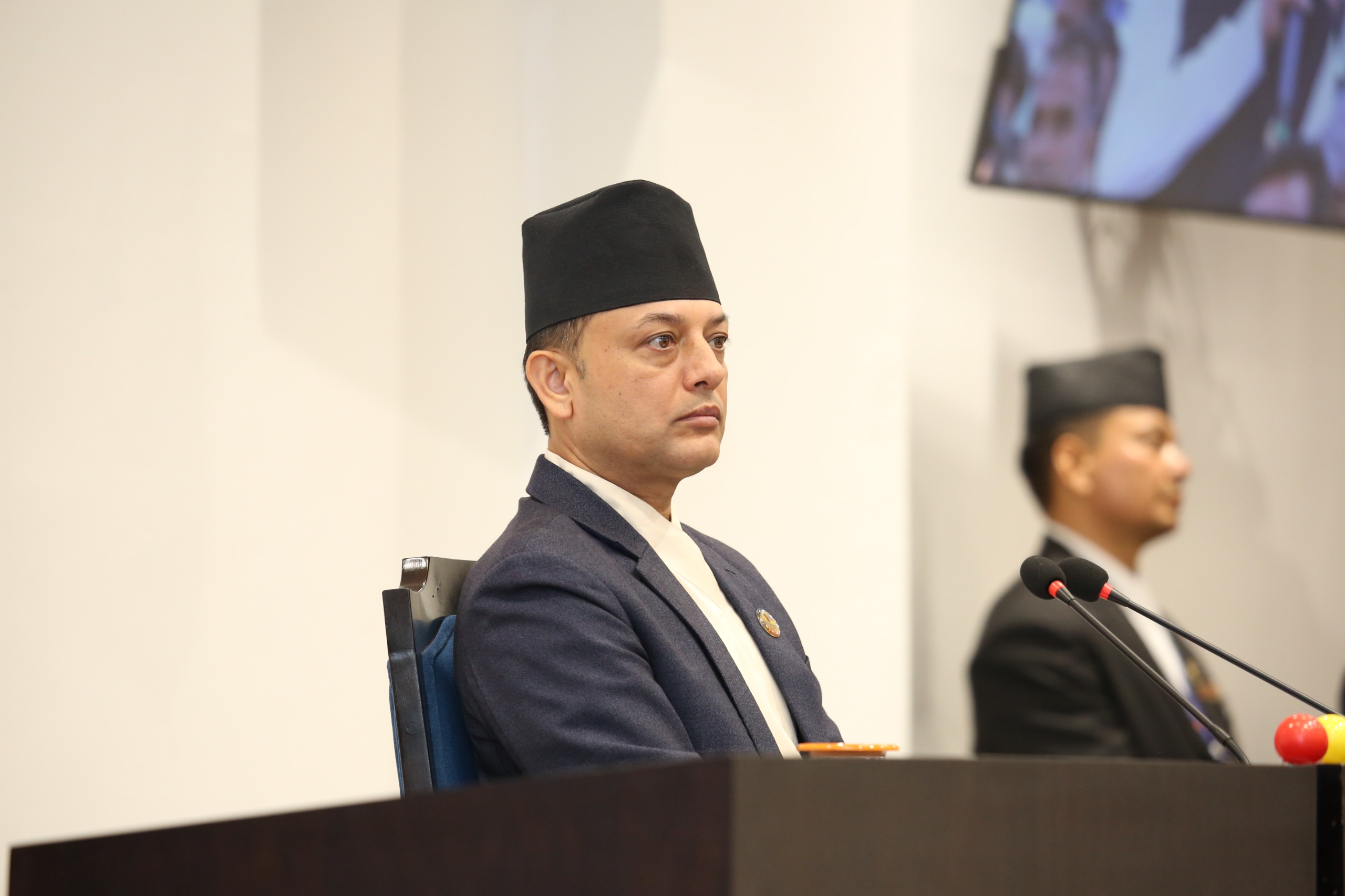 एकाएक फेरिए सभामुख, प्रधानमन्त्रीलाई बोल्न रुलिङ, सुलभदेखि रानासम्मको कमजोरीमा कैँची