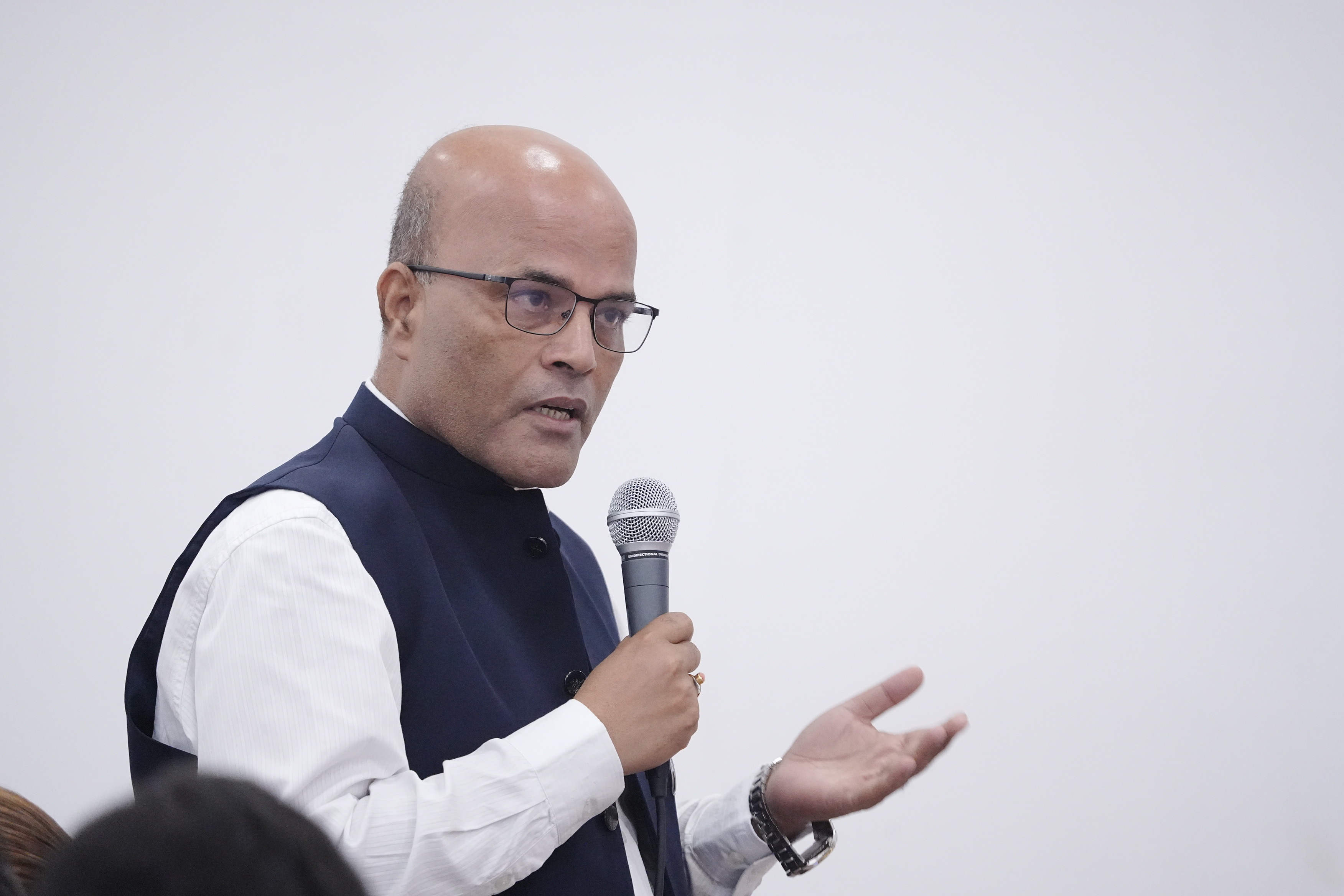 सरकारको प्रभाव र विश्वास घट्दै गइरहेको छ : अमरेशकुमार सिंह