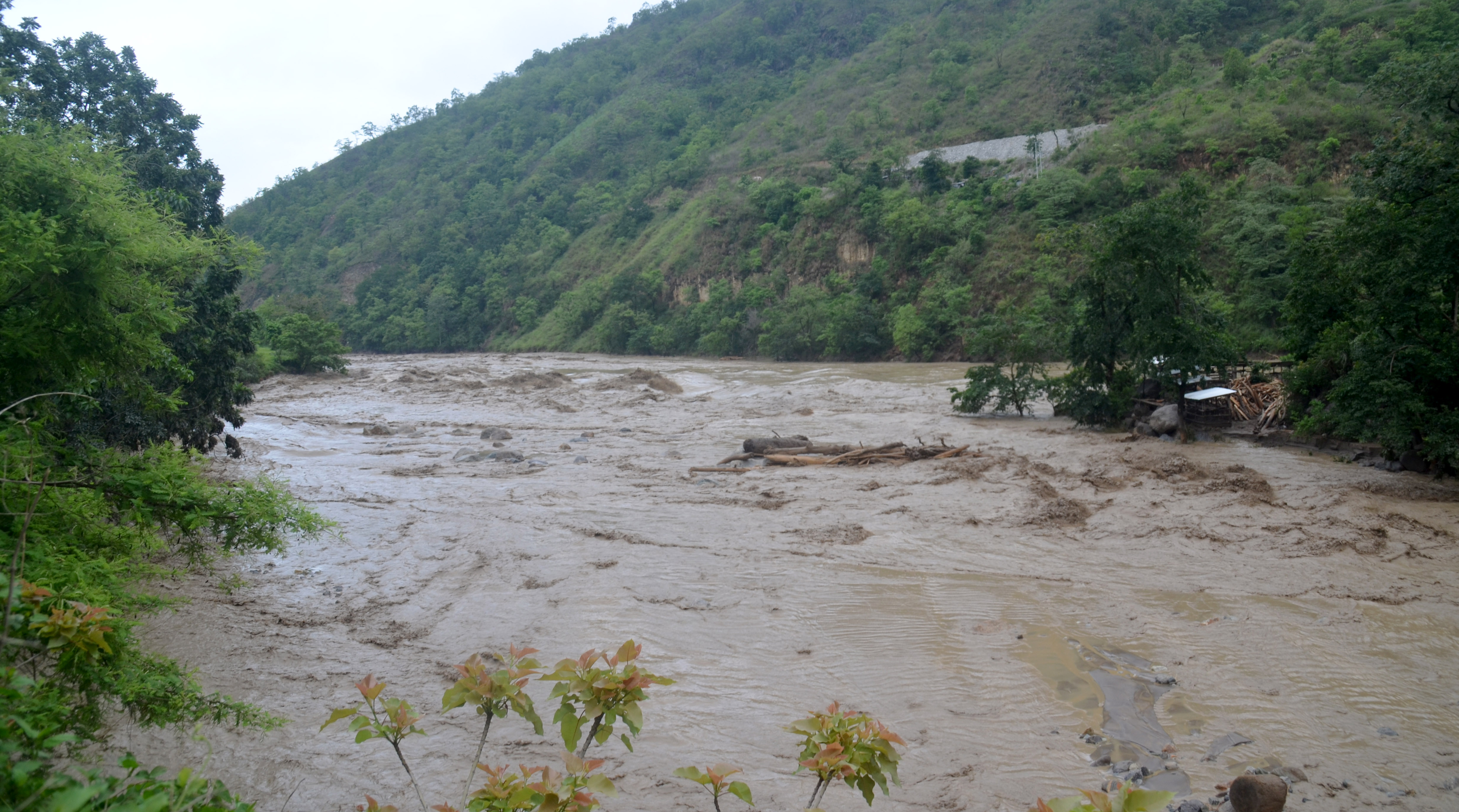 ‘बाढी आउँदै छ भन्ने फोन आयो, हतारहतार उठेर बाँचियो’