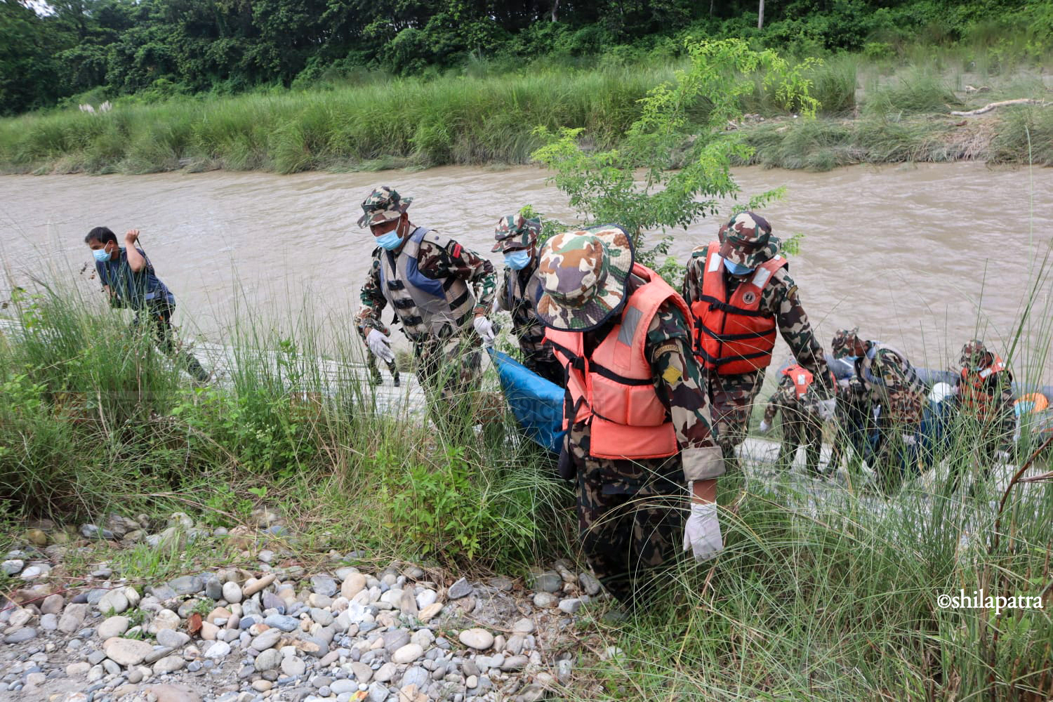 अधिकृतहरूको ३६औँ ब्याचद्वारा भोटेकोसी बाढीपीडितलाई तीन लाख बढी सहयोग