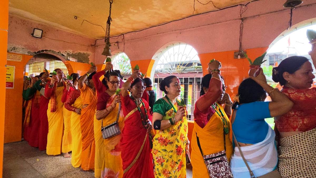 साउनको उत्सव : हरियो चुरा र मेहेन्दीको चमकसँगै बोलबमको गुञ्जन