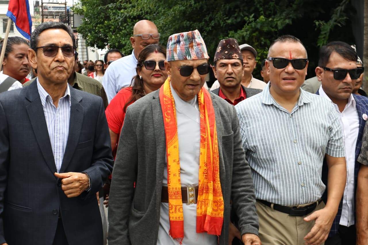 दुर्गा प्रसाईंसँग एकता भंग, 'जय नेपाल' दर्ता गर्न एक्लै गए धवलशमशेर [तस्वीरहरू]