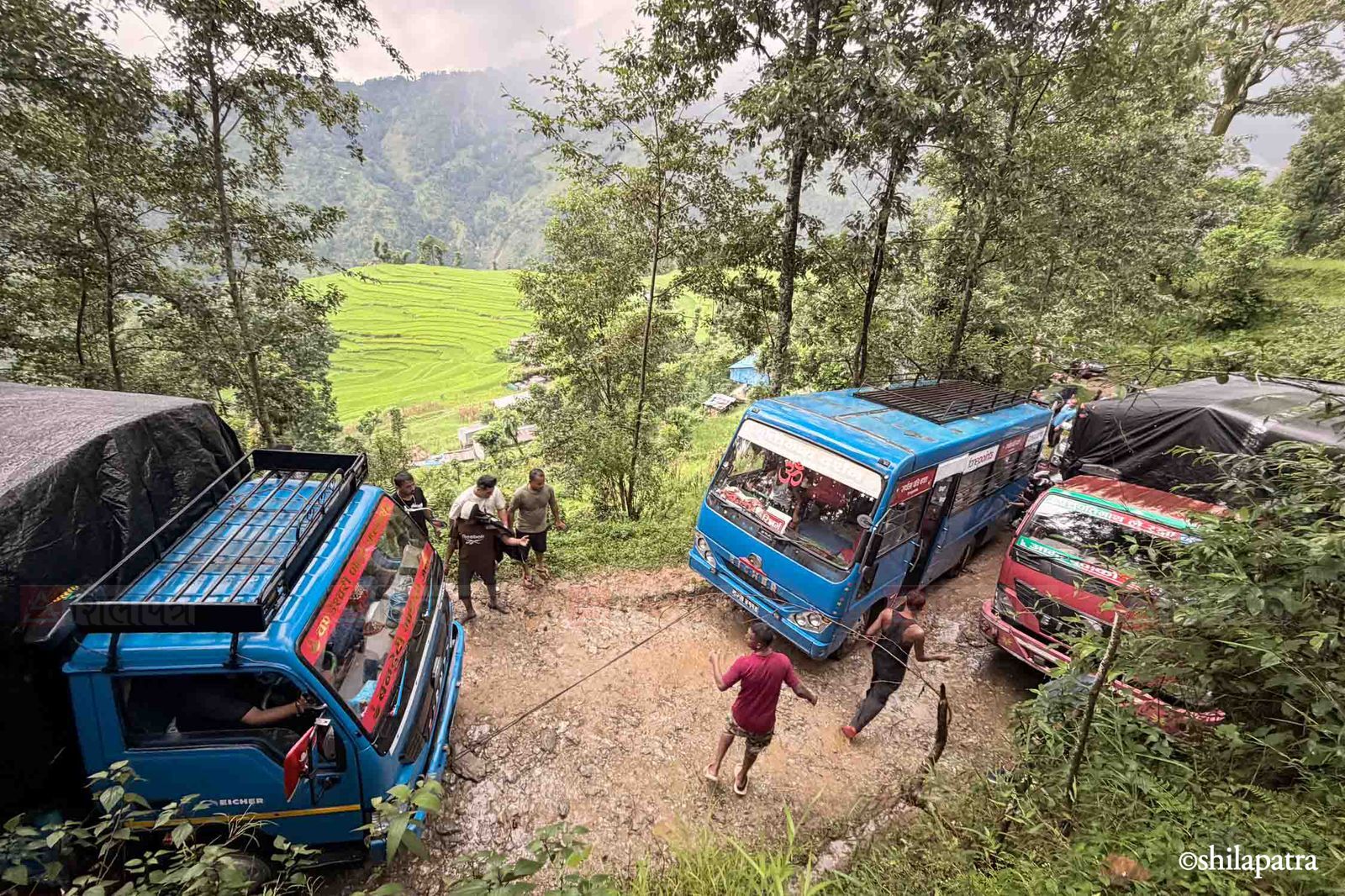 भोटेकोसीको बाढीपछि रसुवा जाने वैकल्पिक बाटोमा सास्ती (तस्वीरहरू)