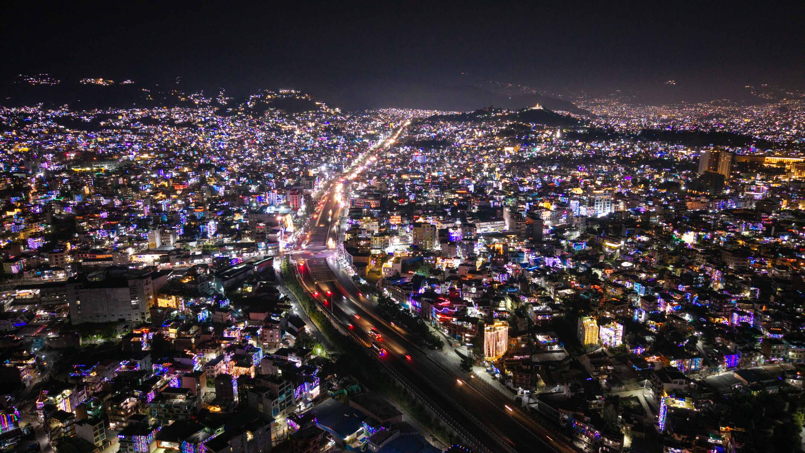 ड्रोनबाट यस्तो देखियो झिलिमिली काठमाडौं (तस्वीरहरू)