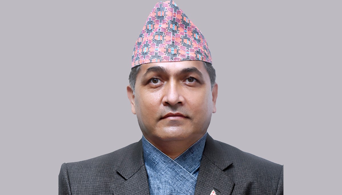 आधारभूत सेवा प्रवाहका लागि सचिवहरूसँग छलफल गर्दै मुख्य सचिव अर्याल