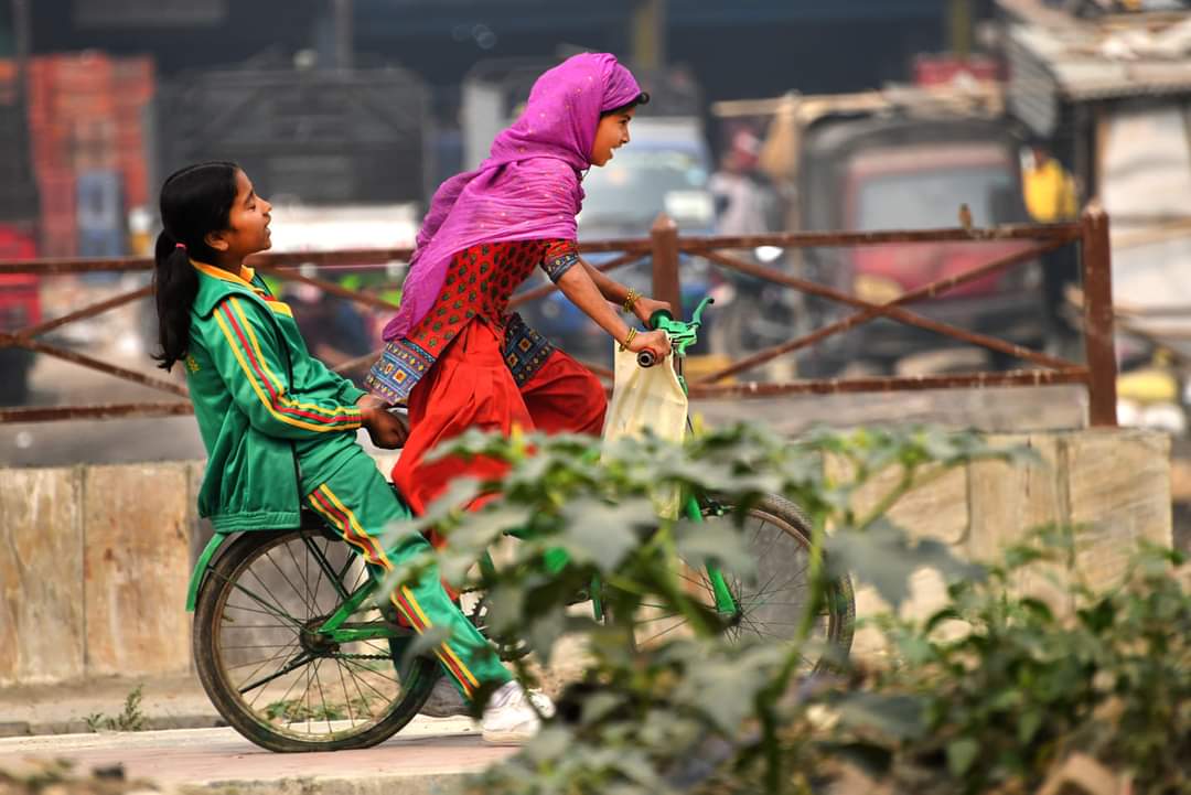 नेपालमा साइकल : लाहुरेले भित्र्याए, पुष्कर शाहले संसारकाे साढे पाँच फन्को लगाए