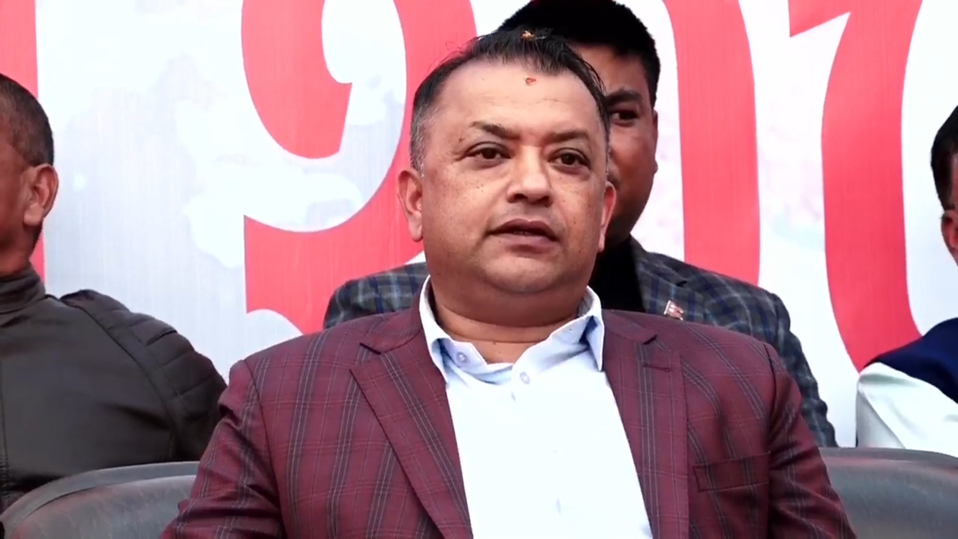 युद्धस्तरमा काम गर्नुपर्ने प्रधानमन्त्री पदबाट हट्नुपर्ने डरमा हुनुहुन्छः गगन थापा