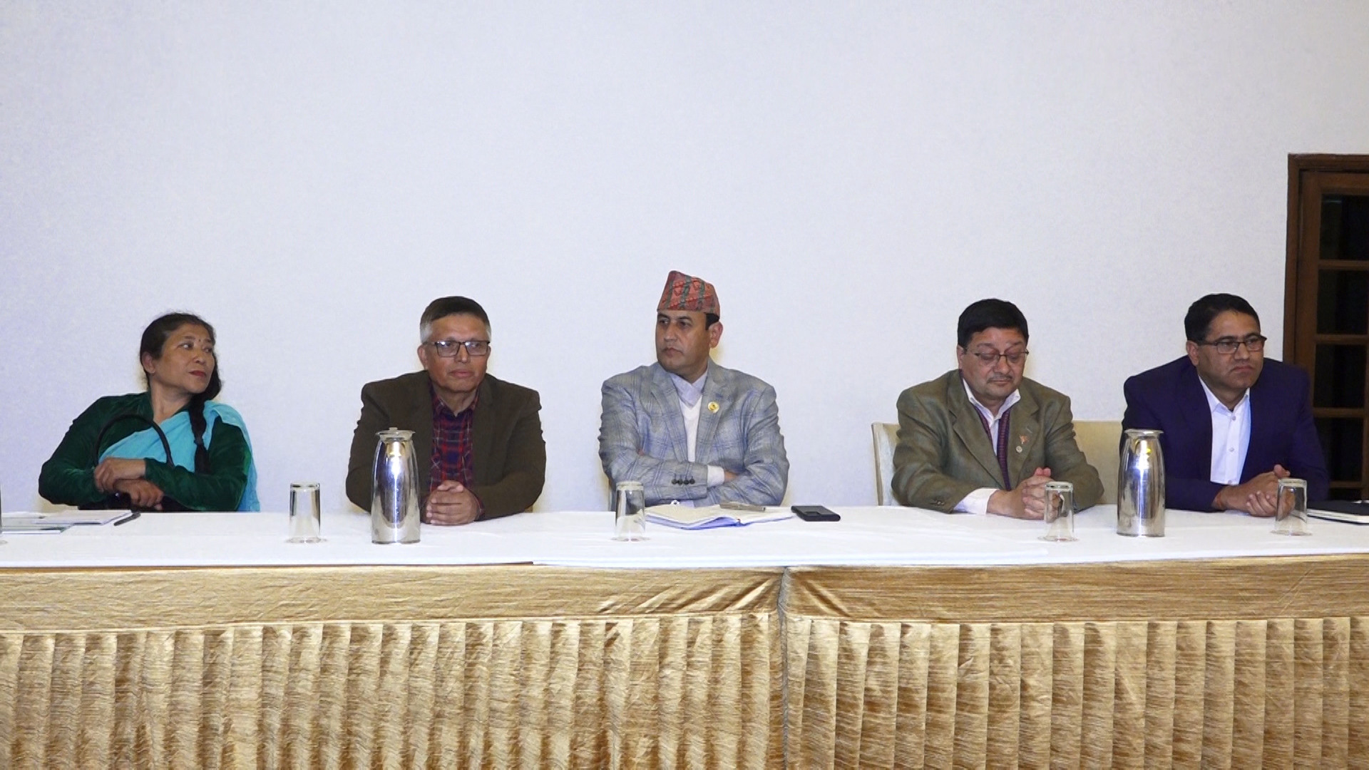 सरकारले ल्याएको संघीय निजामती ऐनप्रति विज्ञहरूकाे आपत्ति, प्रतिगामी भएको  टिप्पणी