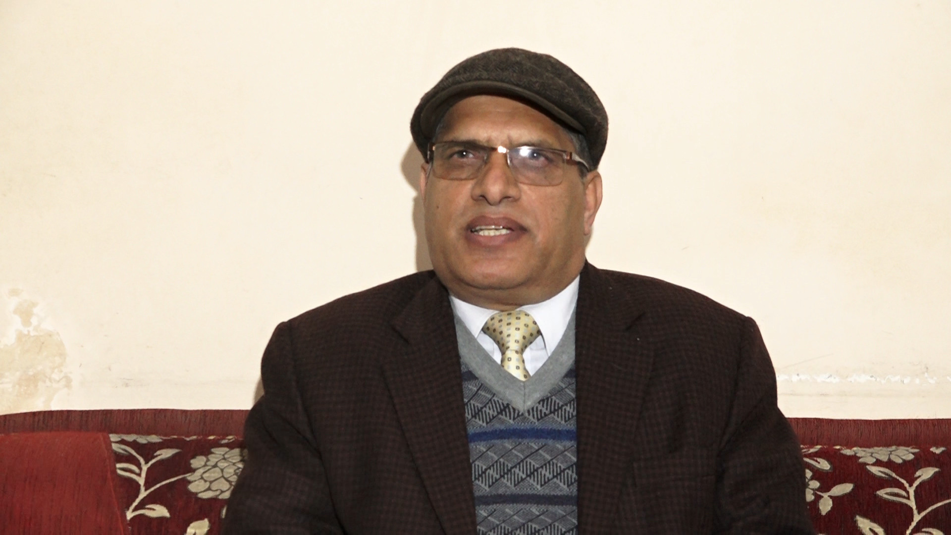 प्रधानमन्त्रीको निर्णय विनाशकाले विपरीत बुद्धि : संविधानविद् खिमलाल देवकोटा