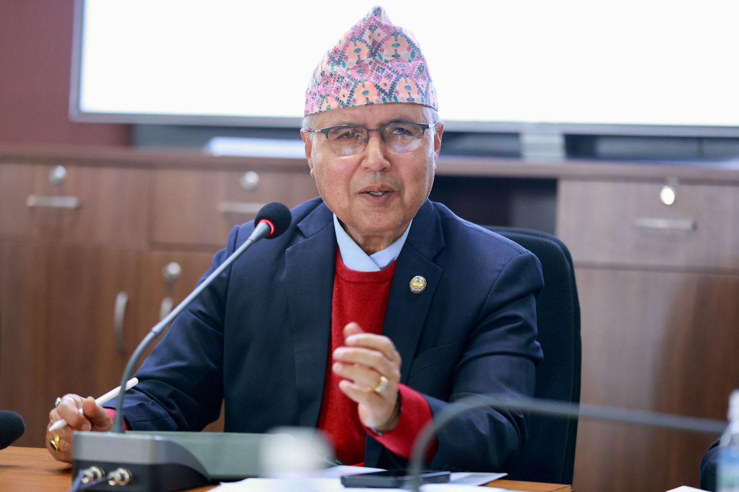 आर्थिक लाभ नदिने  ‘खुद्रे तथा टुक्रे’ आयोजना रोकेका हौँ : अर्थमन्त्री खनाल