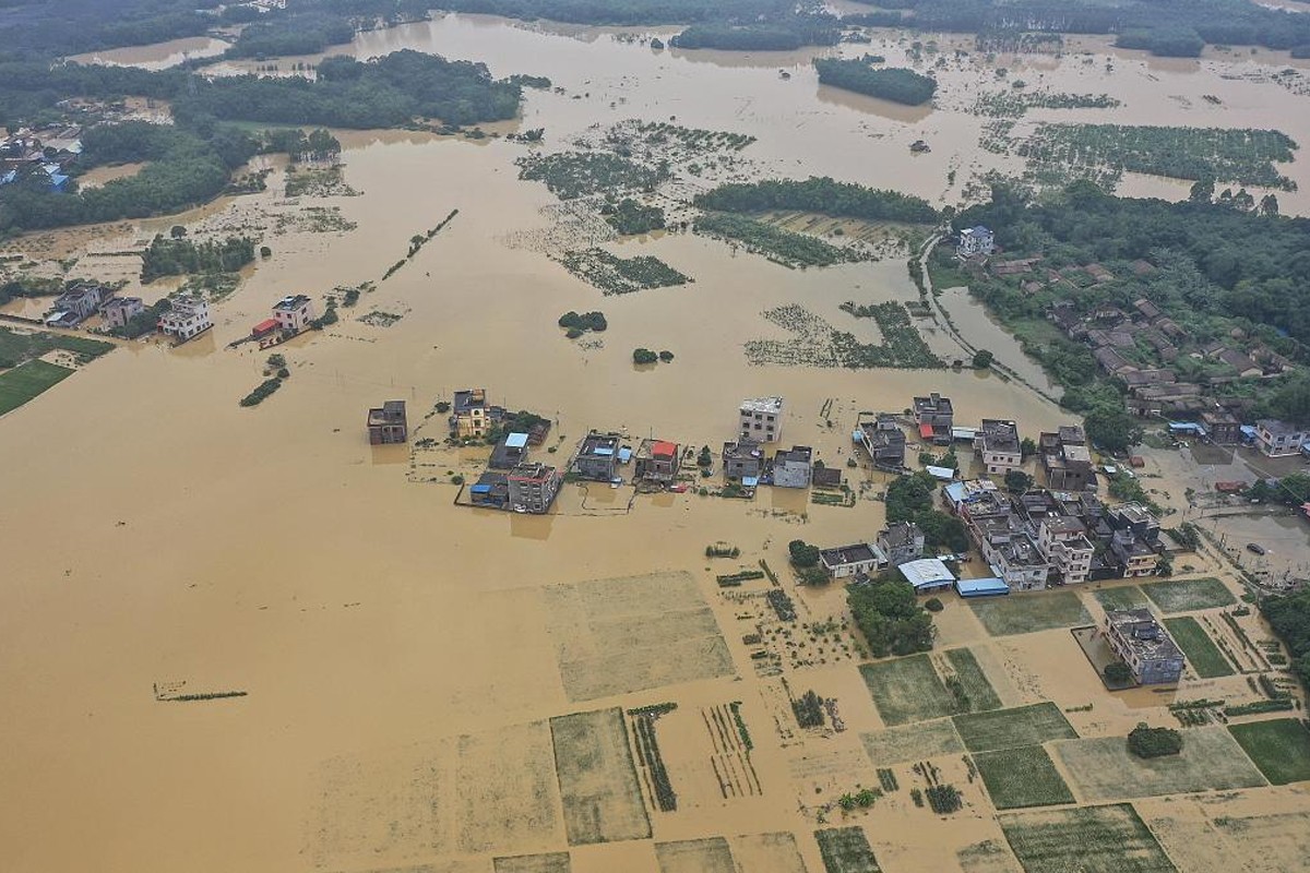 चीनमा भारी वर्षाबाट १४ जनाको मृत्यु, ८ बेपत्ता