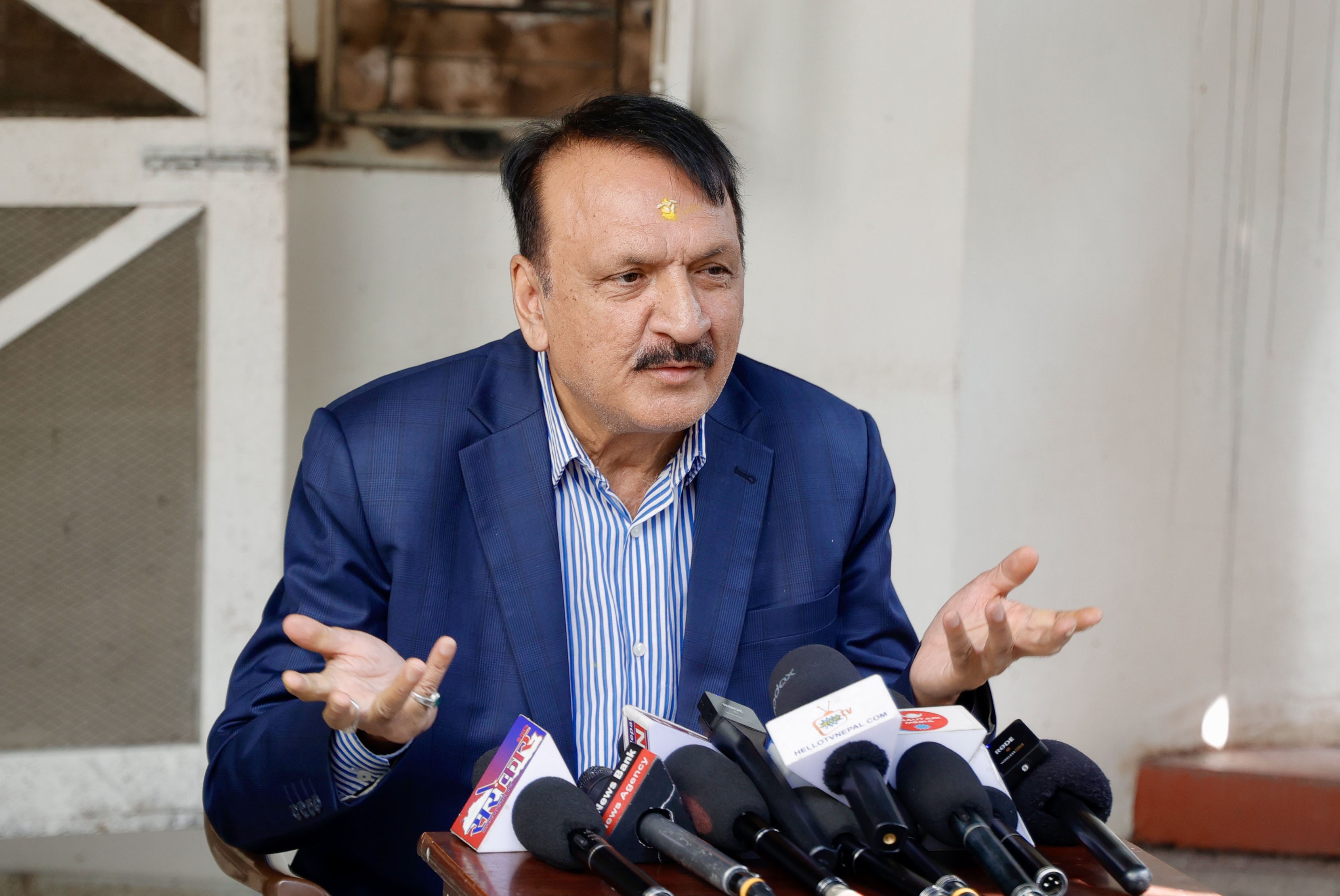 गगन–विश्वलाई महतले भने– अभिभावकमाथि सांघातिक प्रहार भएको छ, उपचार पर्खन सक्दैनौँ ?