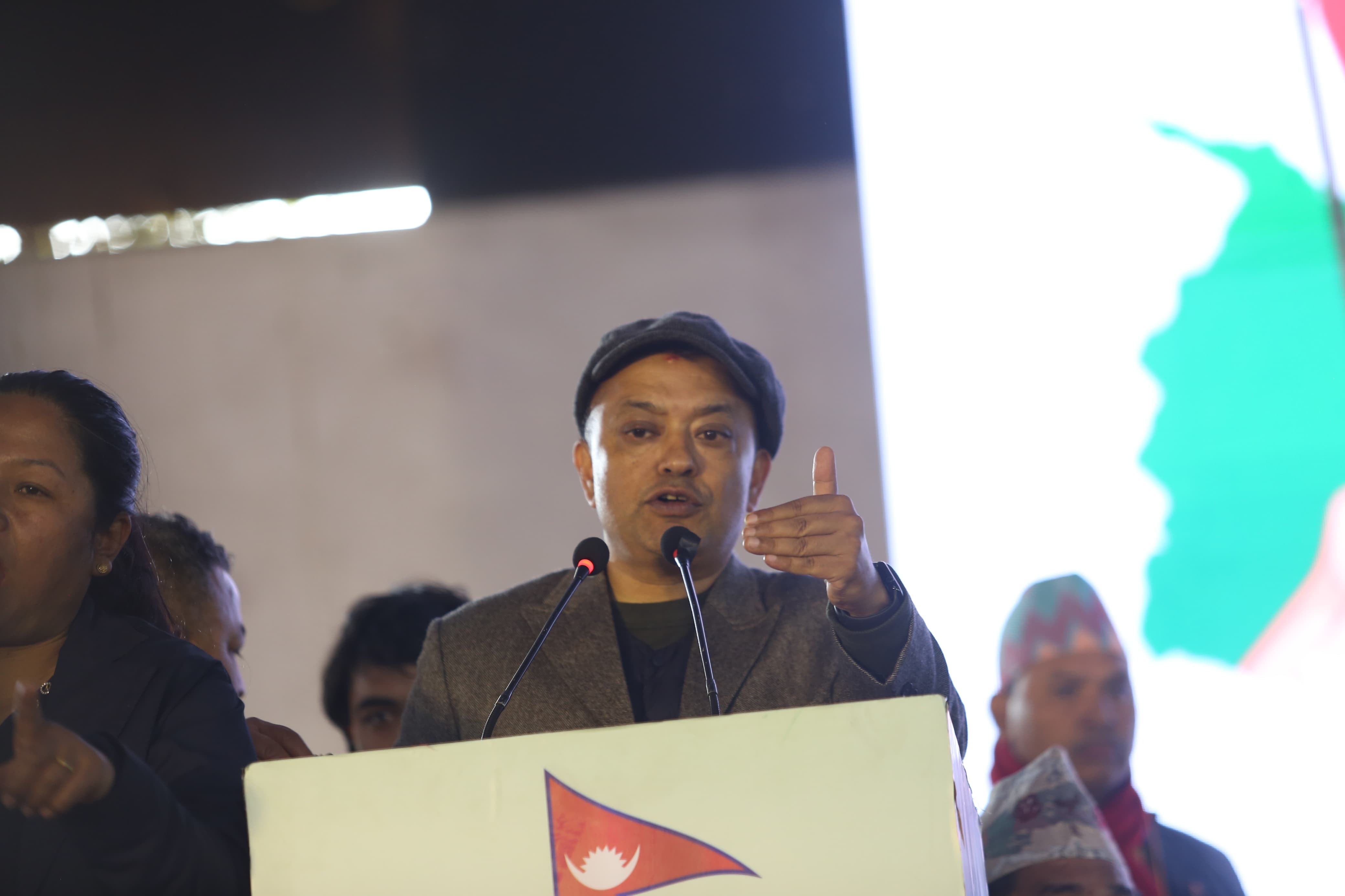 वारेसमार्फत गगन थापाले दर्ता गराए उम्मेदवारी 