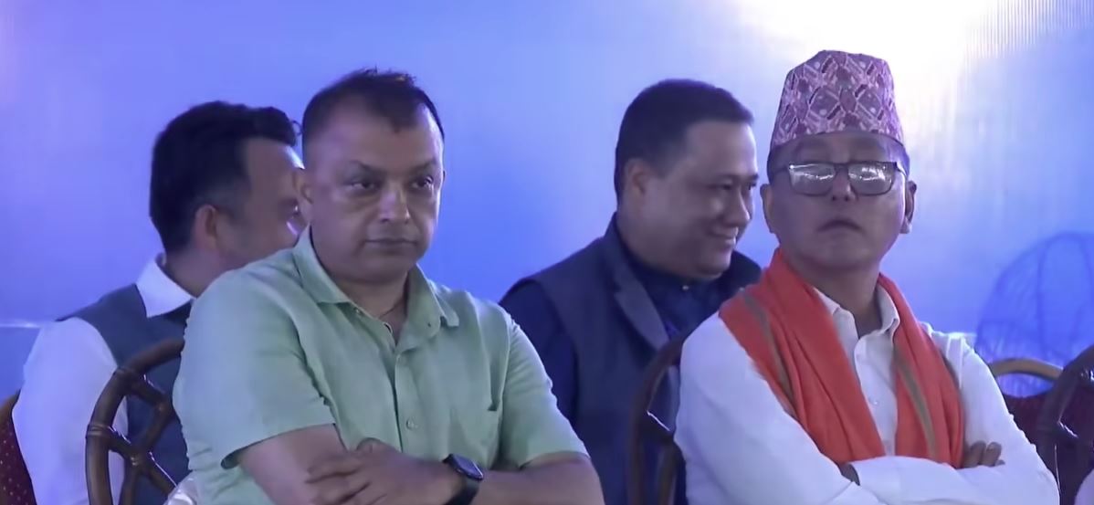 गगन थापा रास्वपाको मञ्चमा पुग्दा चर्को हुटिङ