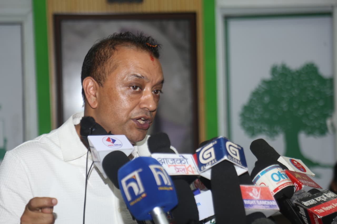 इतरलाई गगनको चुनौती– गगनको मुखले गर्दा भोट आएन भनेर महाधिवेशनमा प्रतिस्पर्धा गर्न आउनुस्