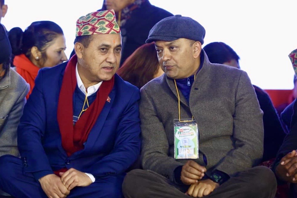 गगन थापा र विश्वप्रकाश शर्मा ।