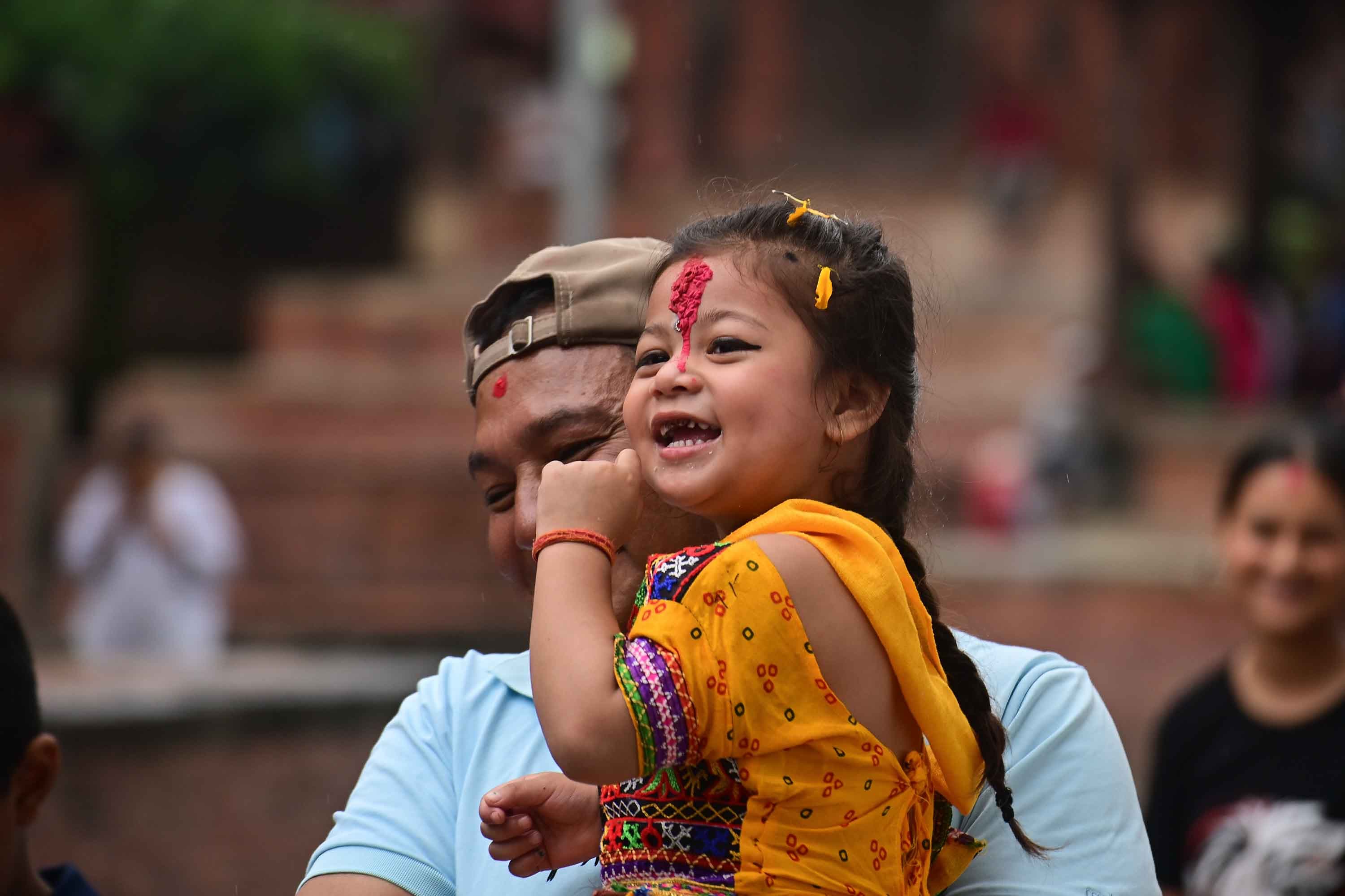 काठमाडौंमा यसरी मनाइँदै छ गाईजात्रा (तस्वीरहरू)