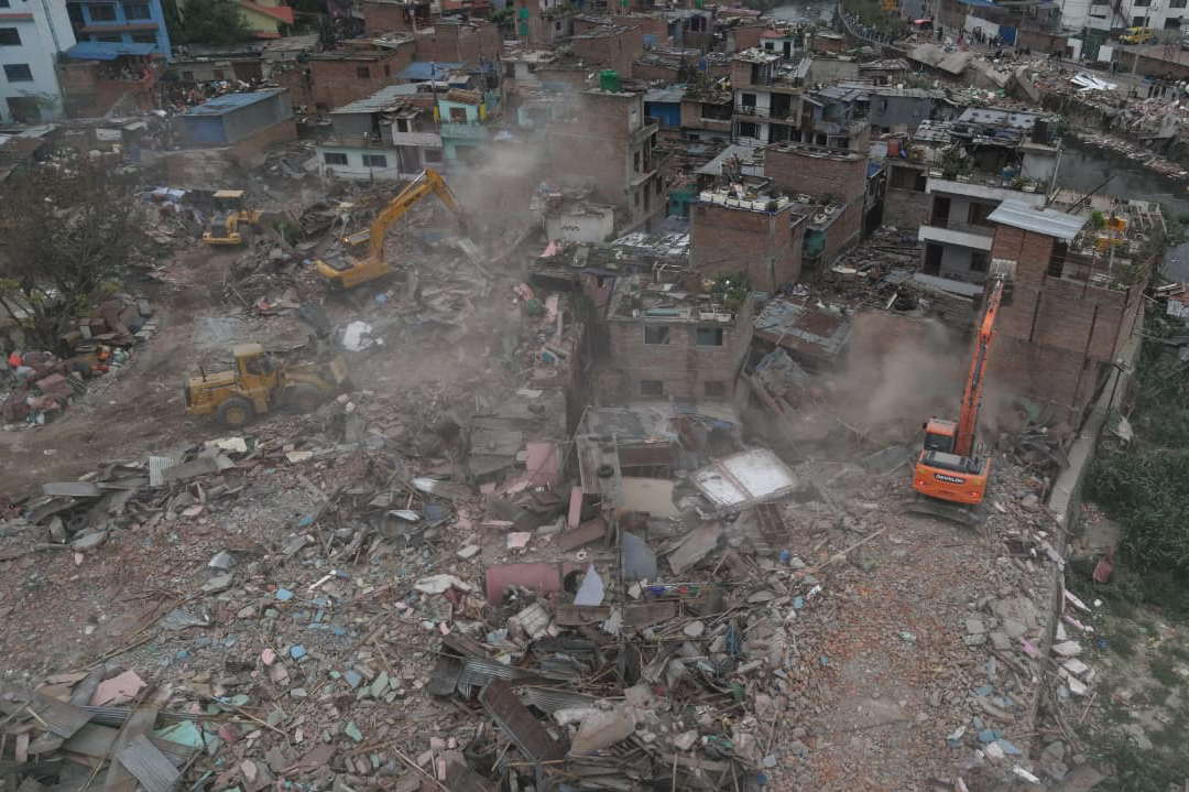 गैरीगाउँको सुकुम्बासी बस्तीमा डोजर, ड्रोनबाट यस्तो देखियो (तस्वीरहरू)