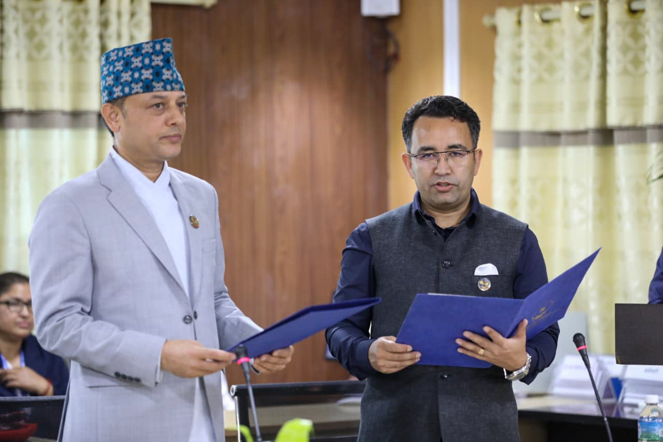 भोटेकोसी–त्रिशूली विपत्‌सम्बन्धी संसदीय समितिका सभापति पराजुलीले लिए शपथ