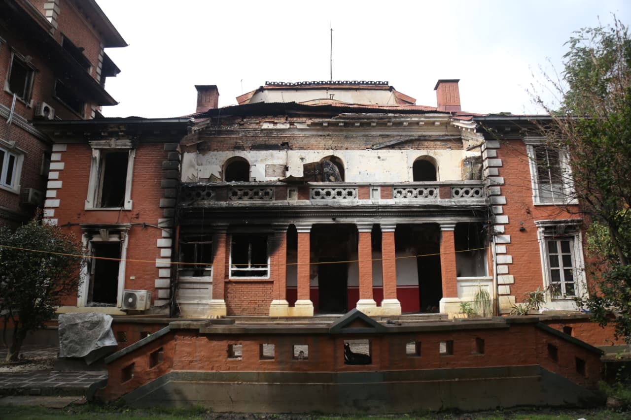 जेन–जी आन्दोलनले भग्नावशेष बनेको गणेशमान सिंह निवास (तस्वीरहरू)