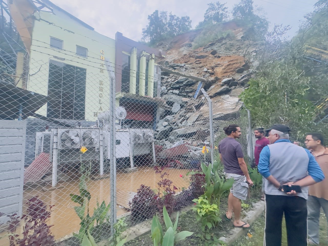 पोखरेबगरमा सुक्खा पहिरो, घारखोला जलविद्युत् आयोजनाको विद्युत्‌ गृहमा क्षति, एक जना बेपत्ता