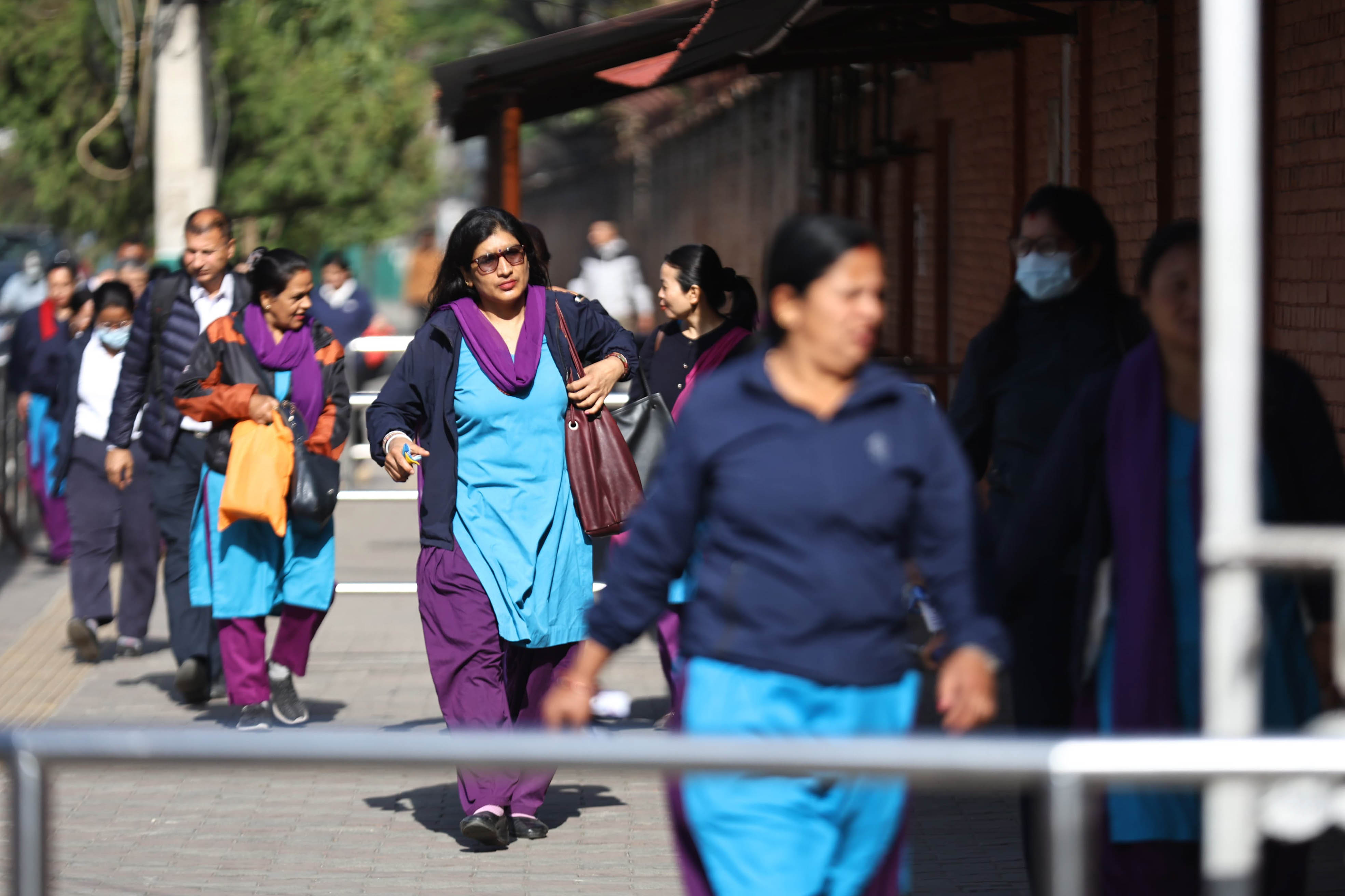 कर्मचारी ९ बजे नै कार्यालय पुग्दा यस्तो देखियो सिंहदरबार माहौल (तस्वीरहरू)