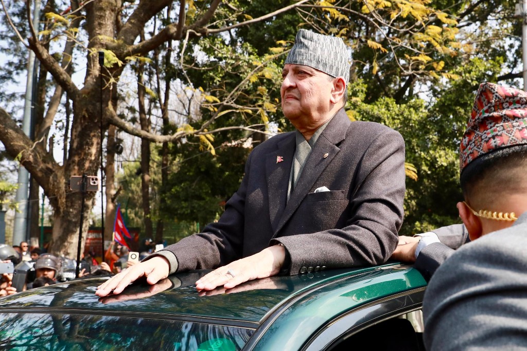 काठमाडौं आइपुगे पूर्वराजा शाह, विमानस्थलमा भव्य स्वागत