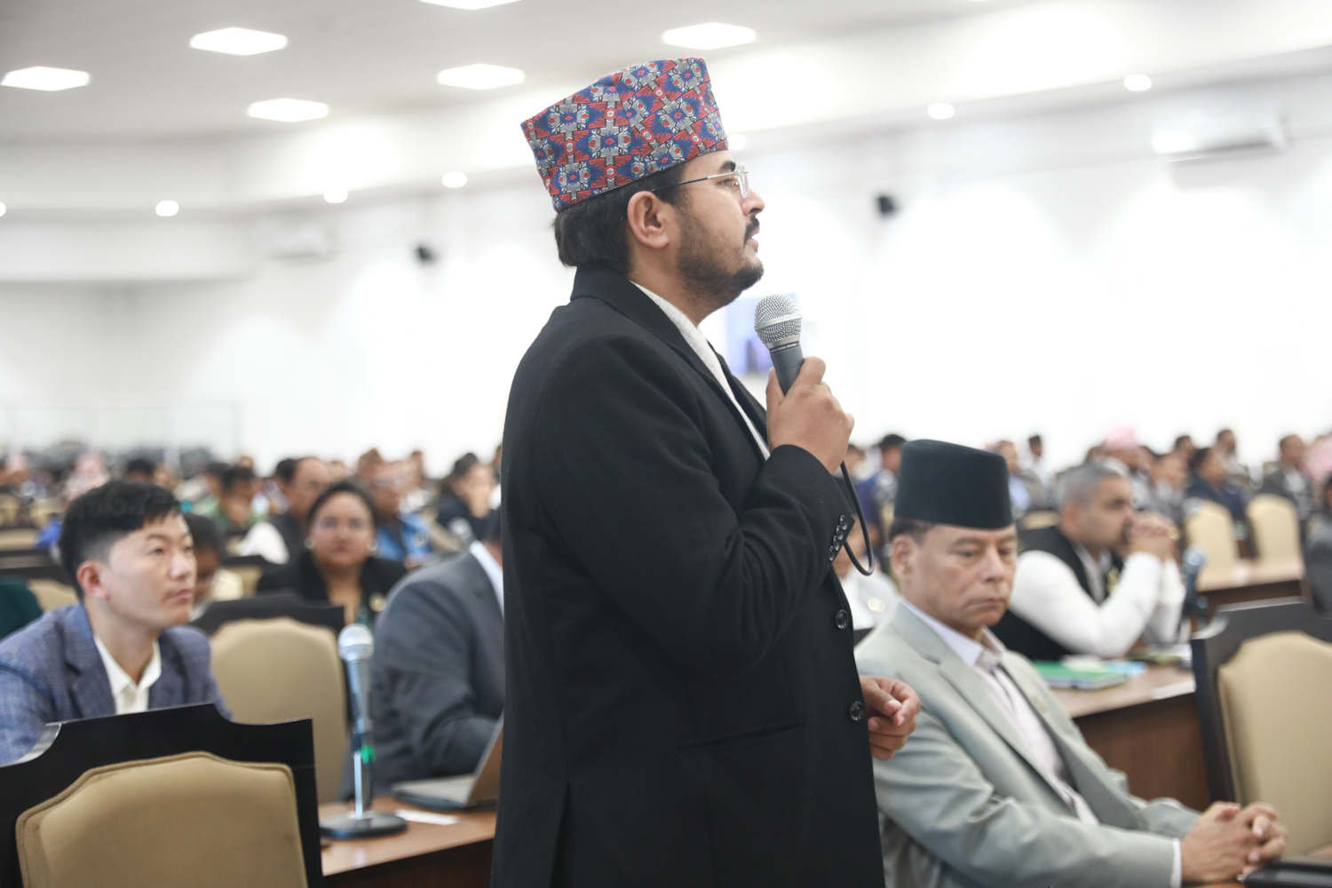 ज्ञानेन्द्र शाहीको माग– सडकमा खाल्डो भेटिए राज्यलाई पनि जरिवाना तिराउने कानुन चाहियो