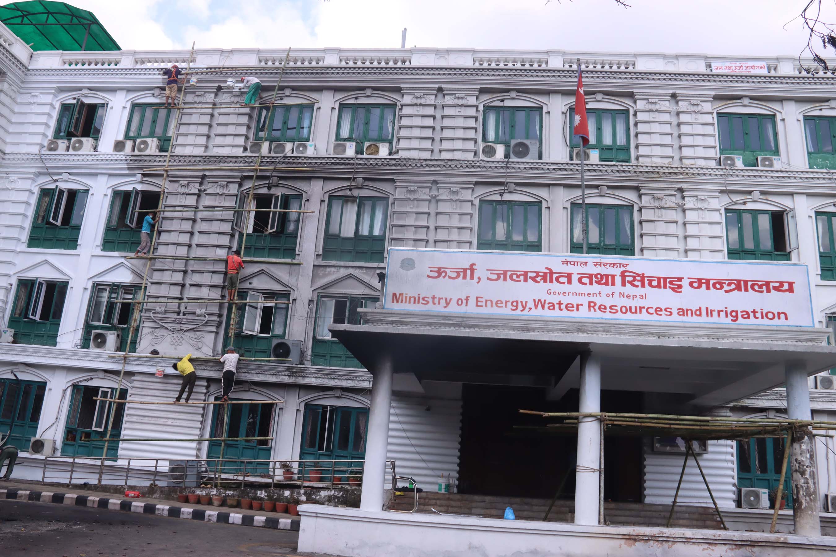 चिरिच्याट्ट पारिँदै सिंहदरबार, मर्मत र रङरोगन धमाधम