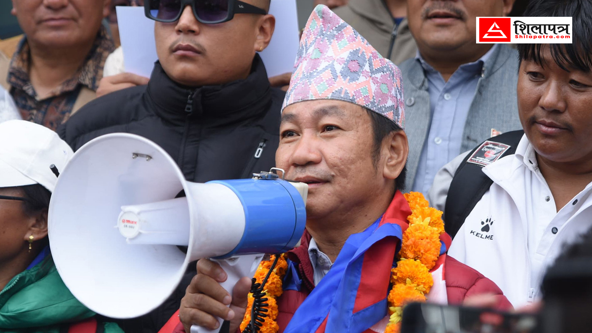 दल दर्ताको प्रमाणपत्र लिएपछि हर्क साम्पाङले भने– १५ वर्षदेखि एक्लै हिँडेको थिएँ, अब एक्लो रहिनँ