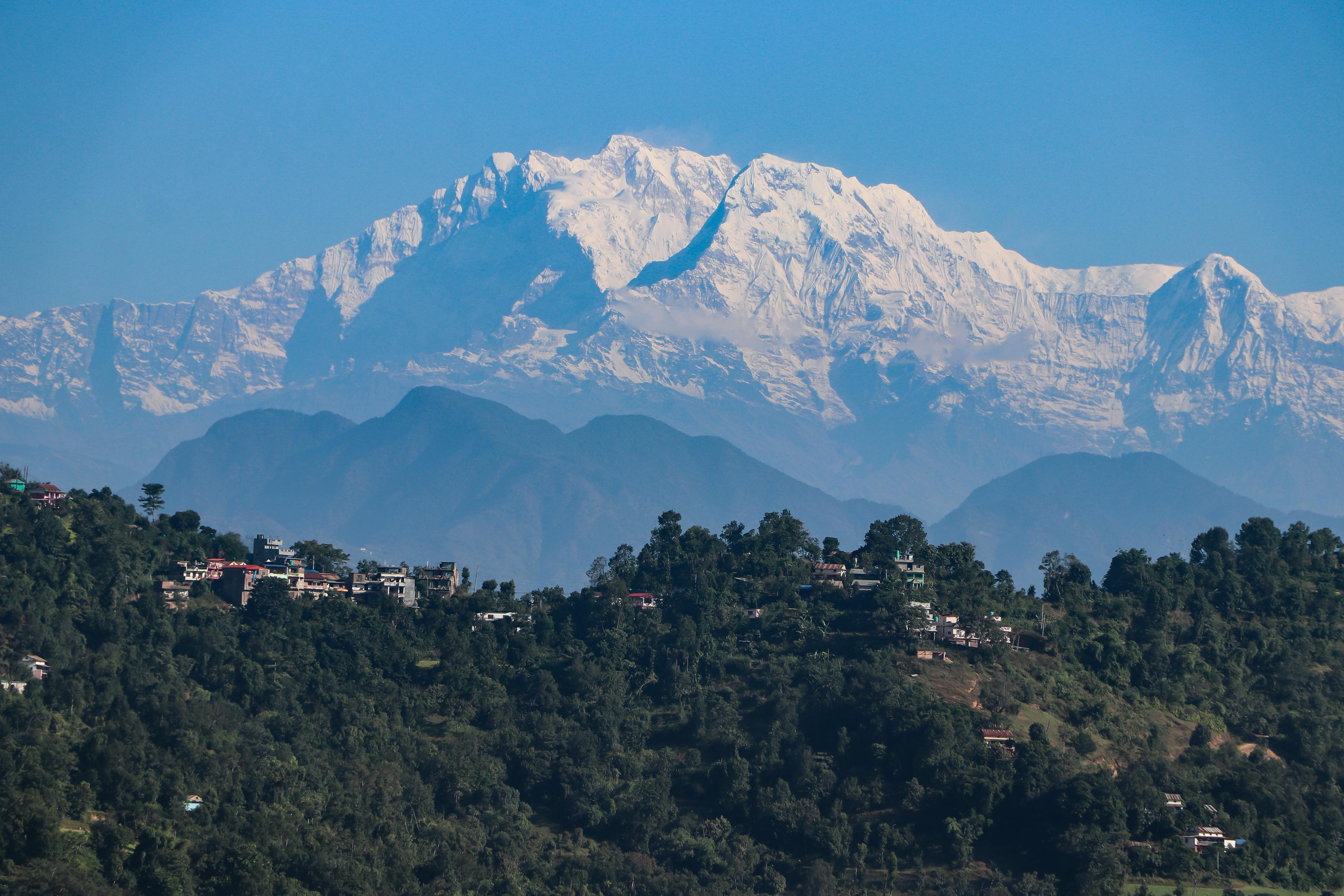 जब बादल हट्छ, बतासेडाँडाबाट खुल्छ हिमालको संसार (तस्वीरहरू)