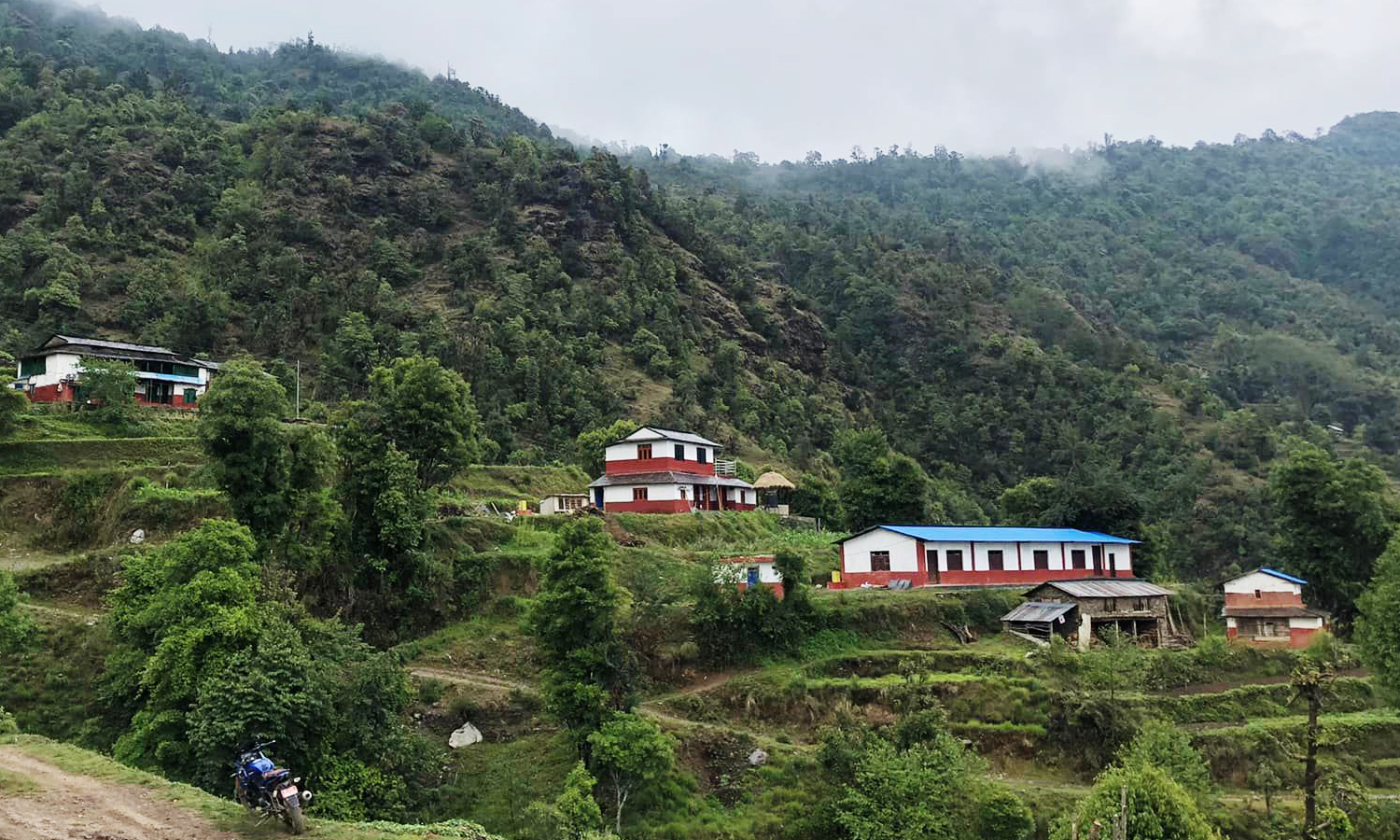 सुनसान छन् बागलुङका घरबास