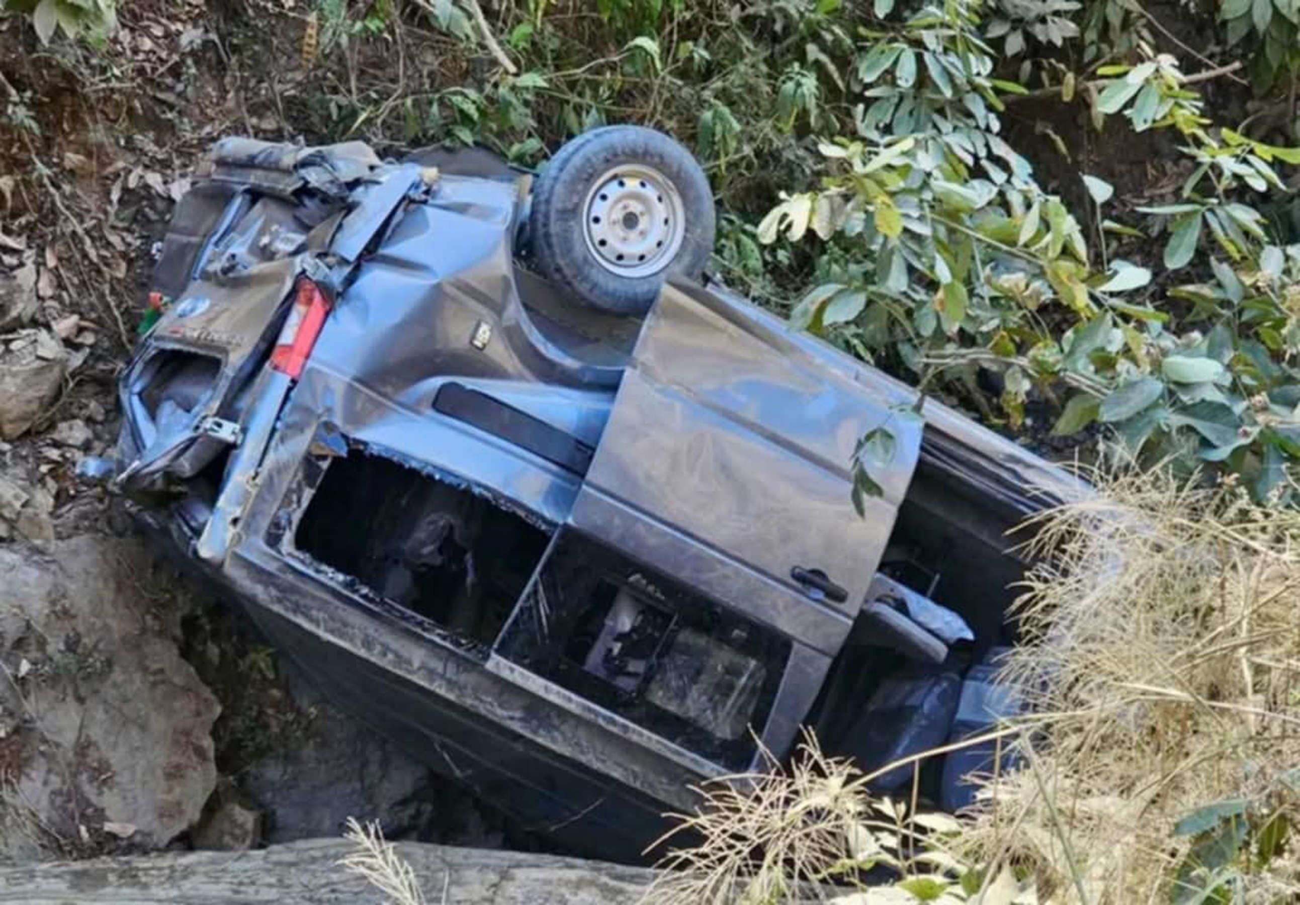 गोरखामा बस दुर्घटना हुँदा एकको मृत्यु, १४ जना घाइते