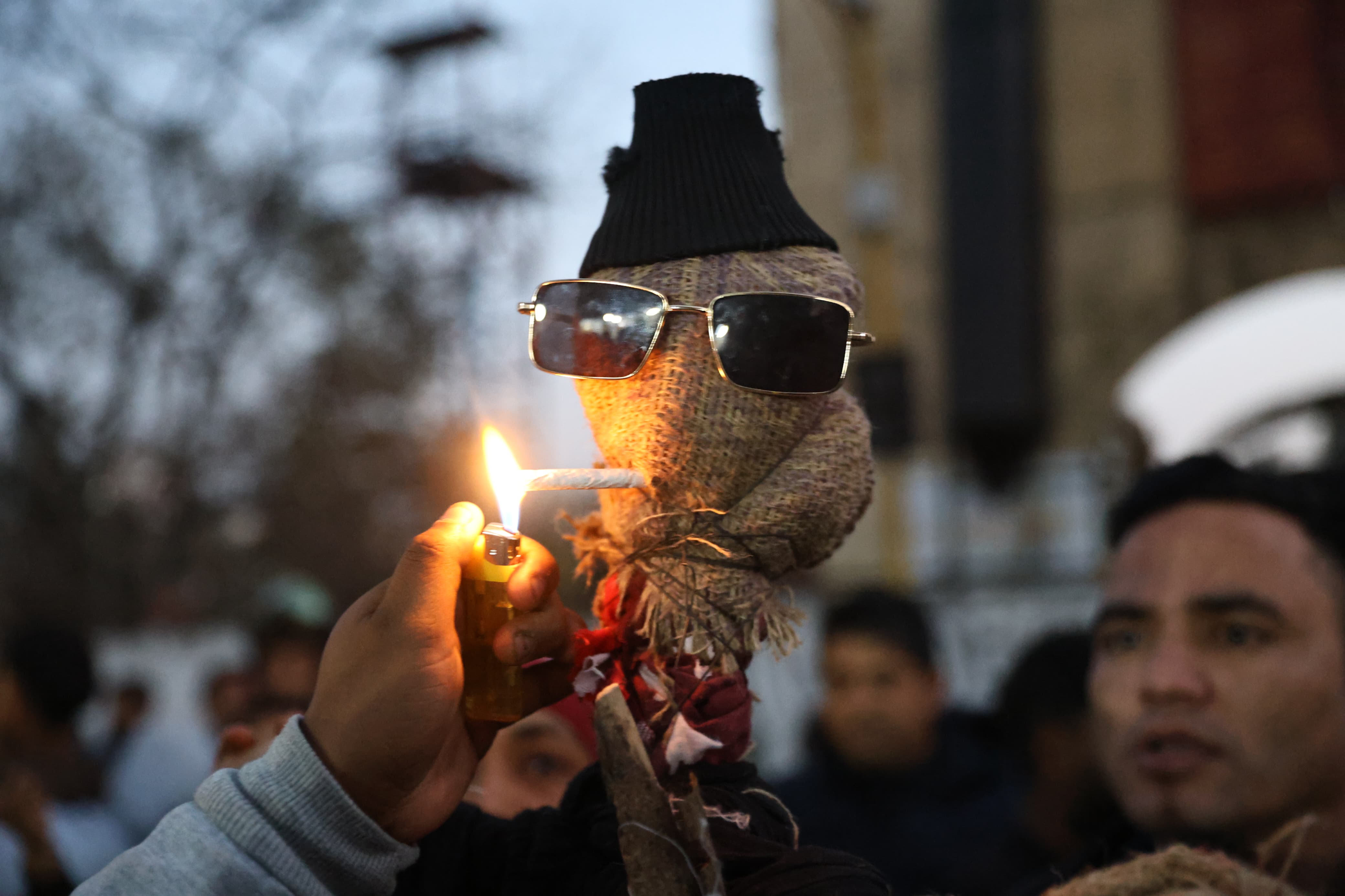 काठमाडाैंमा बालेनको पुतलादहन (तस्वीरहरू)