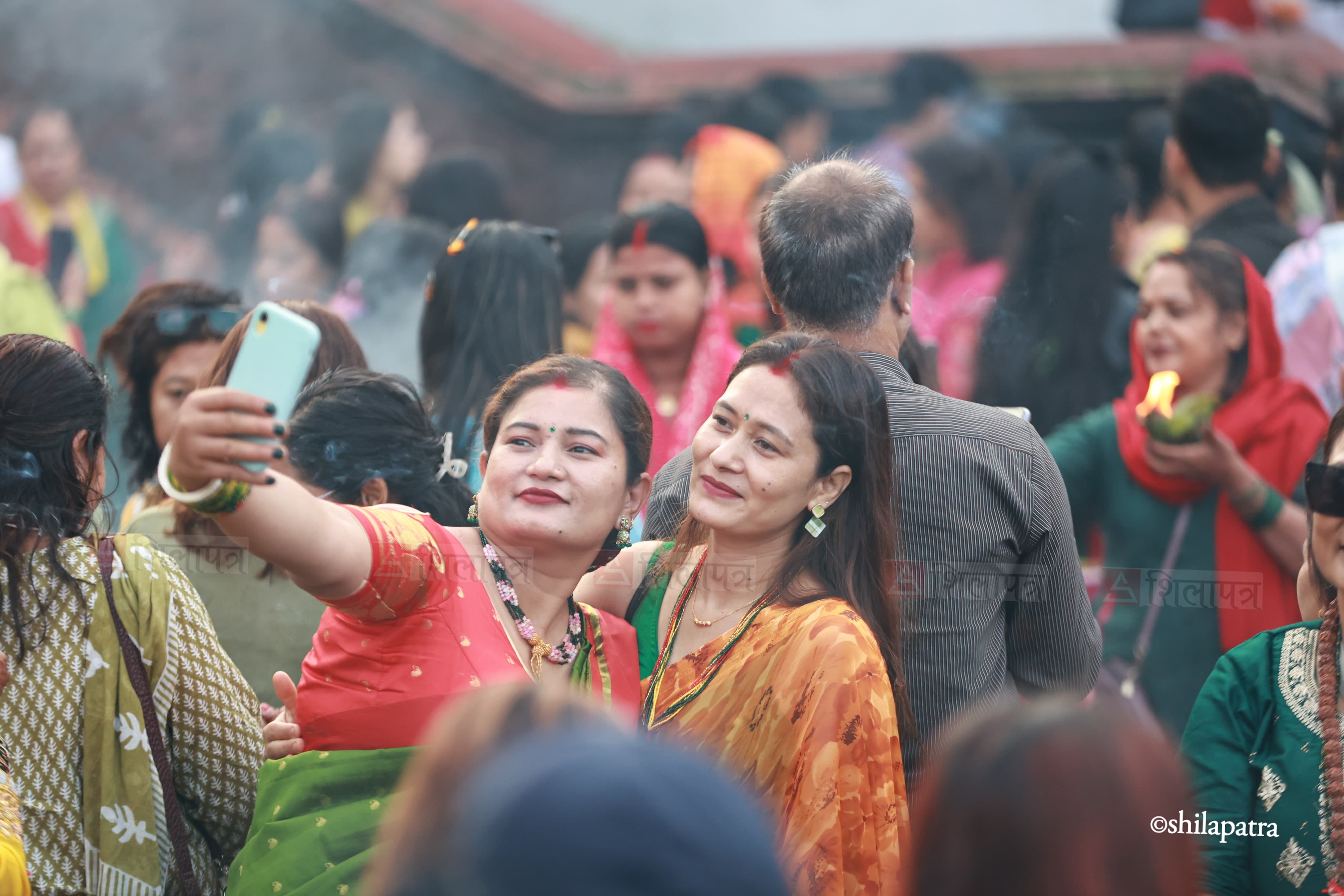 साउनको पहिलो सोमबार पशुपतिमा रौनक (तस्वीरहरू)