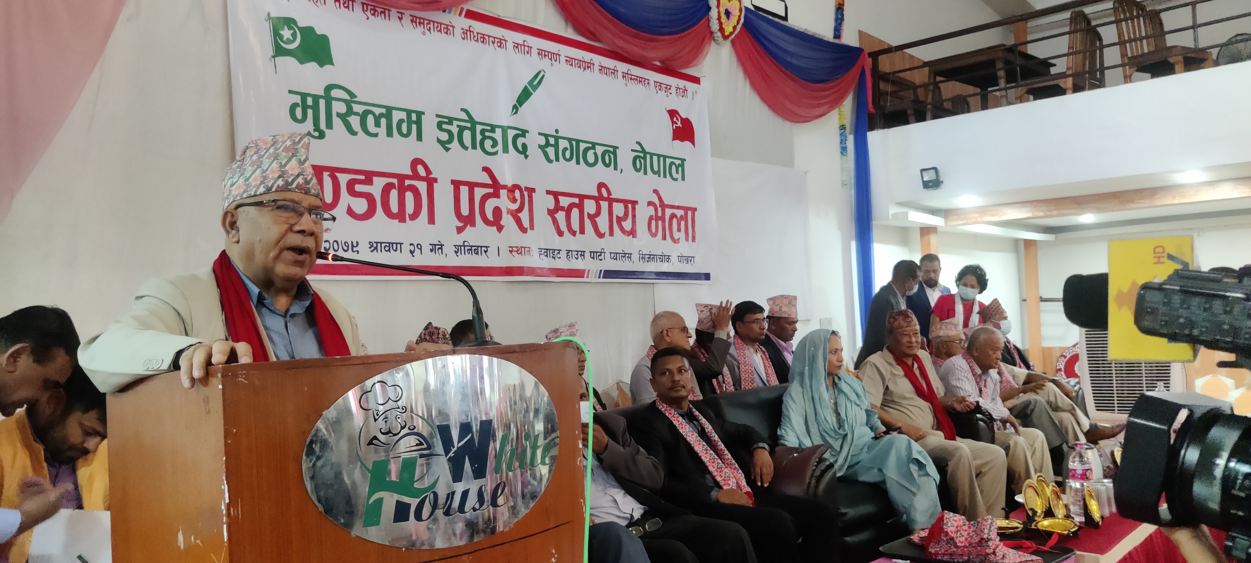 कांग्रेसको घमण्डले पोल्न थाल्यो, वामशक्ति मिल्न चाहेका छौँ : माधव नेपाल