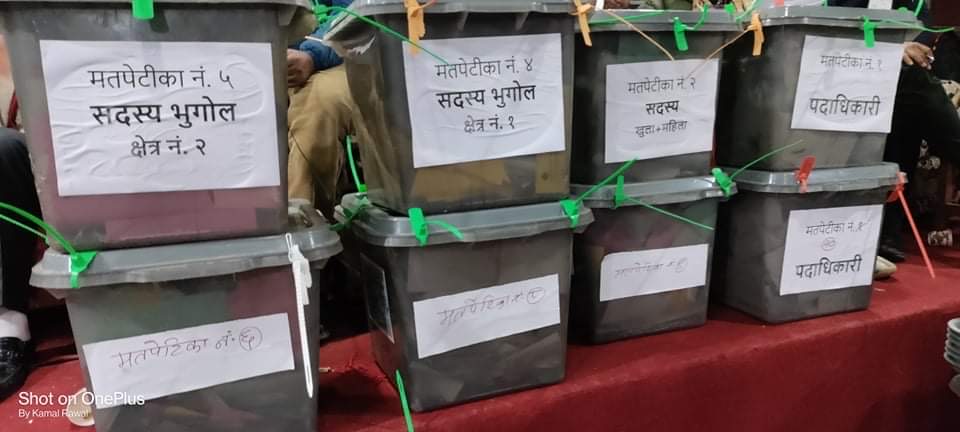 एमाले अछाममा ओली भर्सेस रावल, भाेट गनिँदै