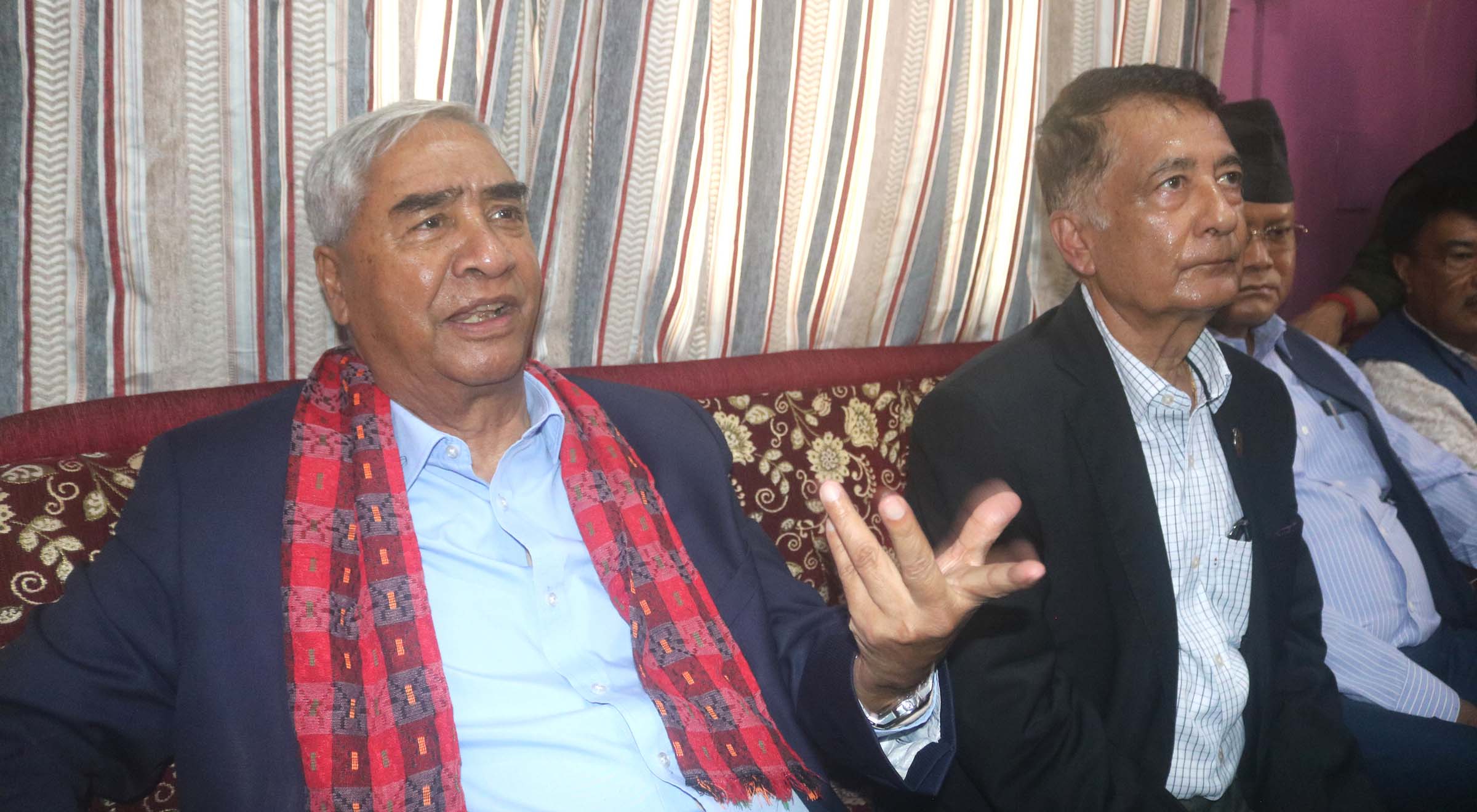 एमालेमा विवाद भइरहेका बेला देउवाले भने– पूर्वराष्ट्रपतिलाई राजनीतिमा आउन संविधानले रोक्दैन