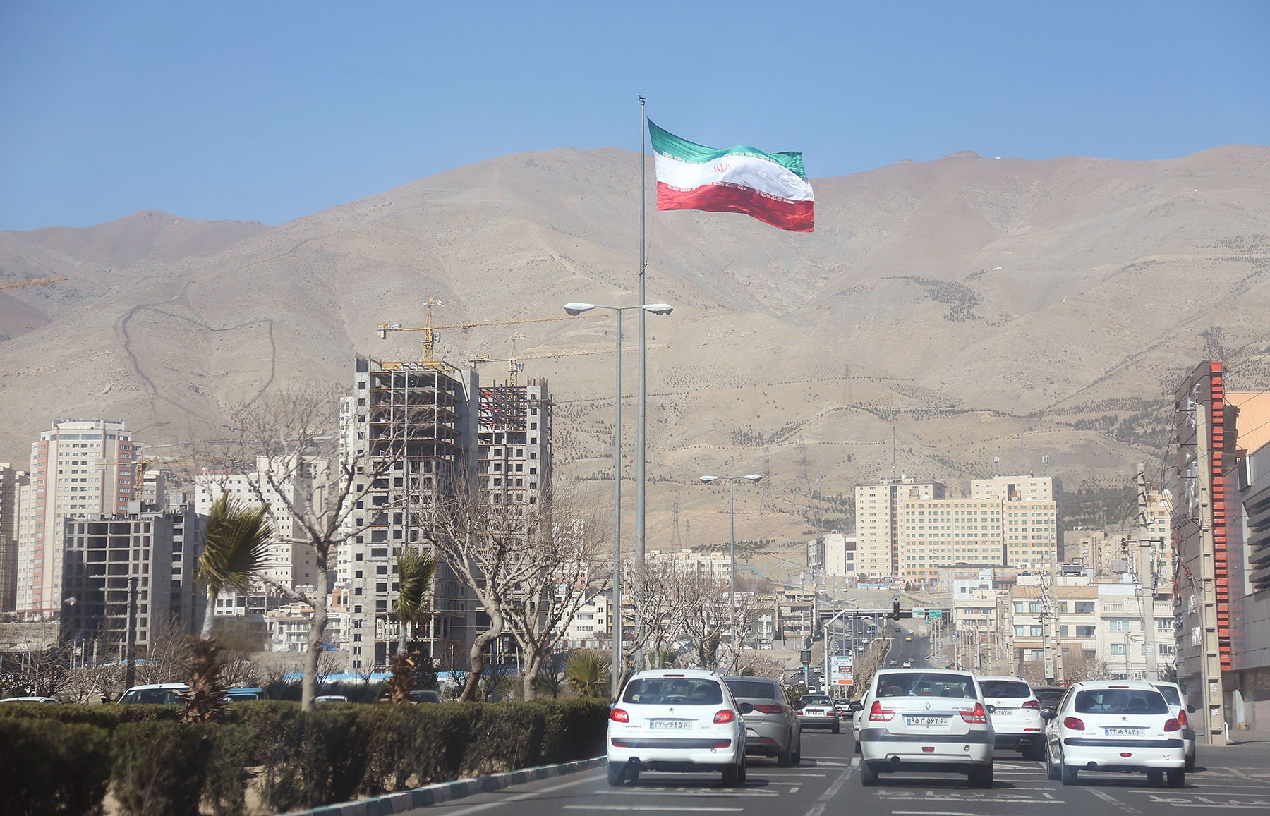 ट्रम्पले मिति नै तोकेर आक्रमणको चेतावनी दिएसँगै इरानमा विद्यार्थीहरूको सरकारविरुद्ध प्रदर्शन