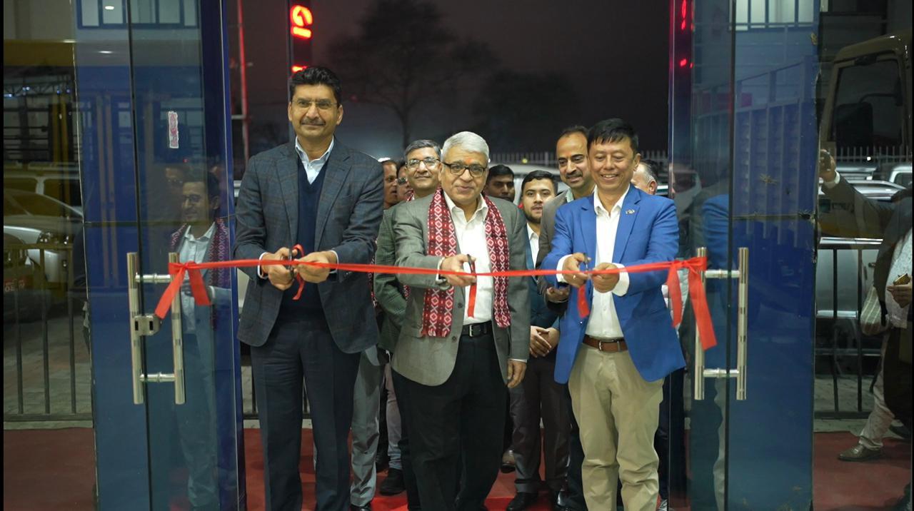 इटहरीमा नयाँ फ्यासिलिटीसहित भोल्भो आइशर शोरुमको उद्घाटन