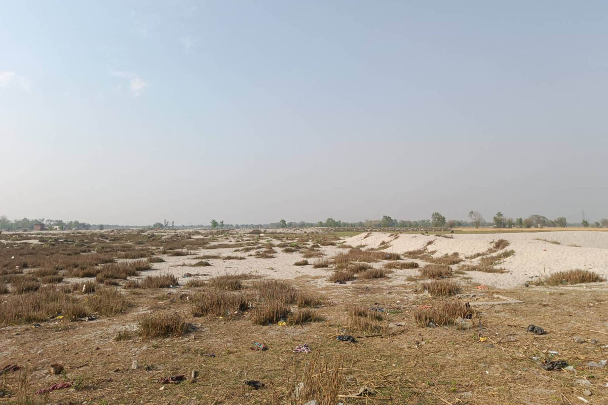 बाढीपहिरोले बगरमा परिणत हुँदै कृषियोग्य जमिन