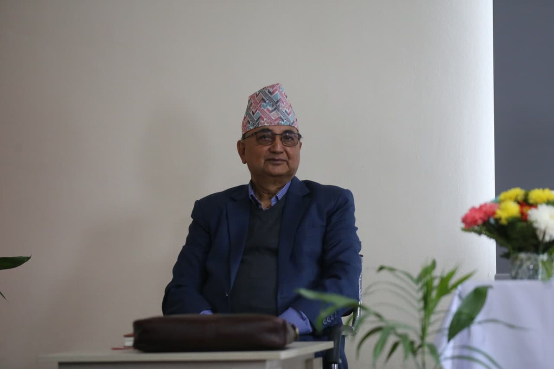 सचिवालय बैठकमा ईश्वर पोखरेलले ओलीलाई भने– म अध्यक्ष लड्छु, तपाईं पनि साथ दिनुस्