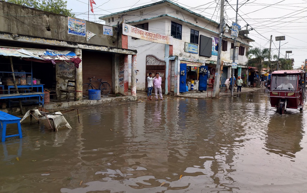निकास नहुँदा वर्षाले जलेश्वर जलमग्न