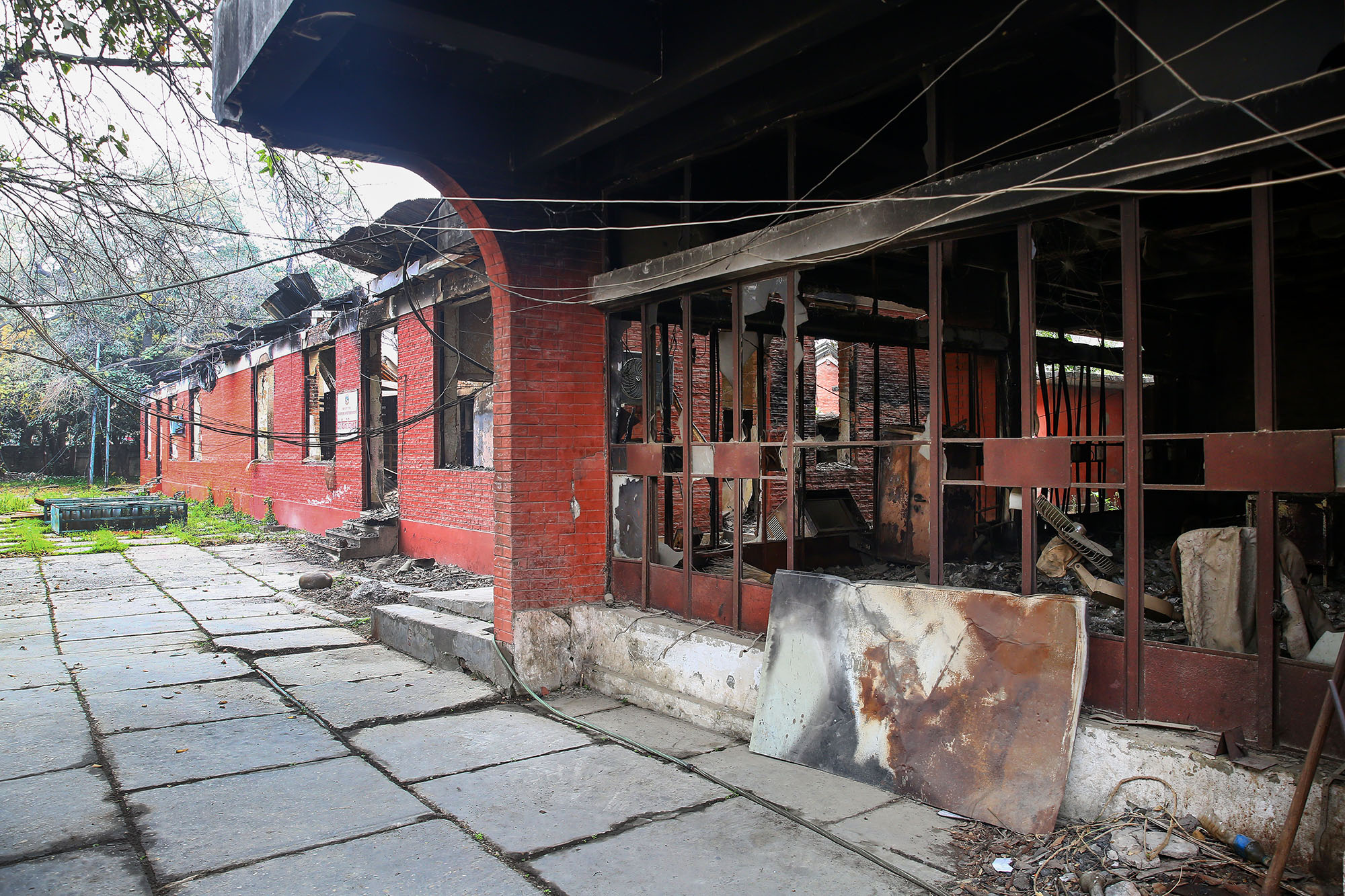 तस्वीरमा जनकपुर चुरोट कारखानाको दुरावस्था