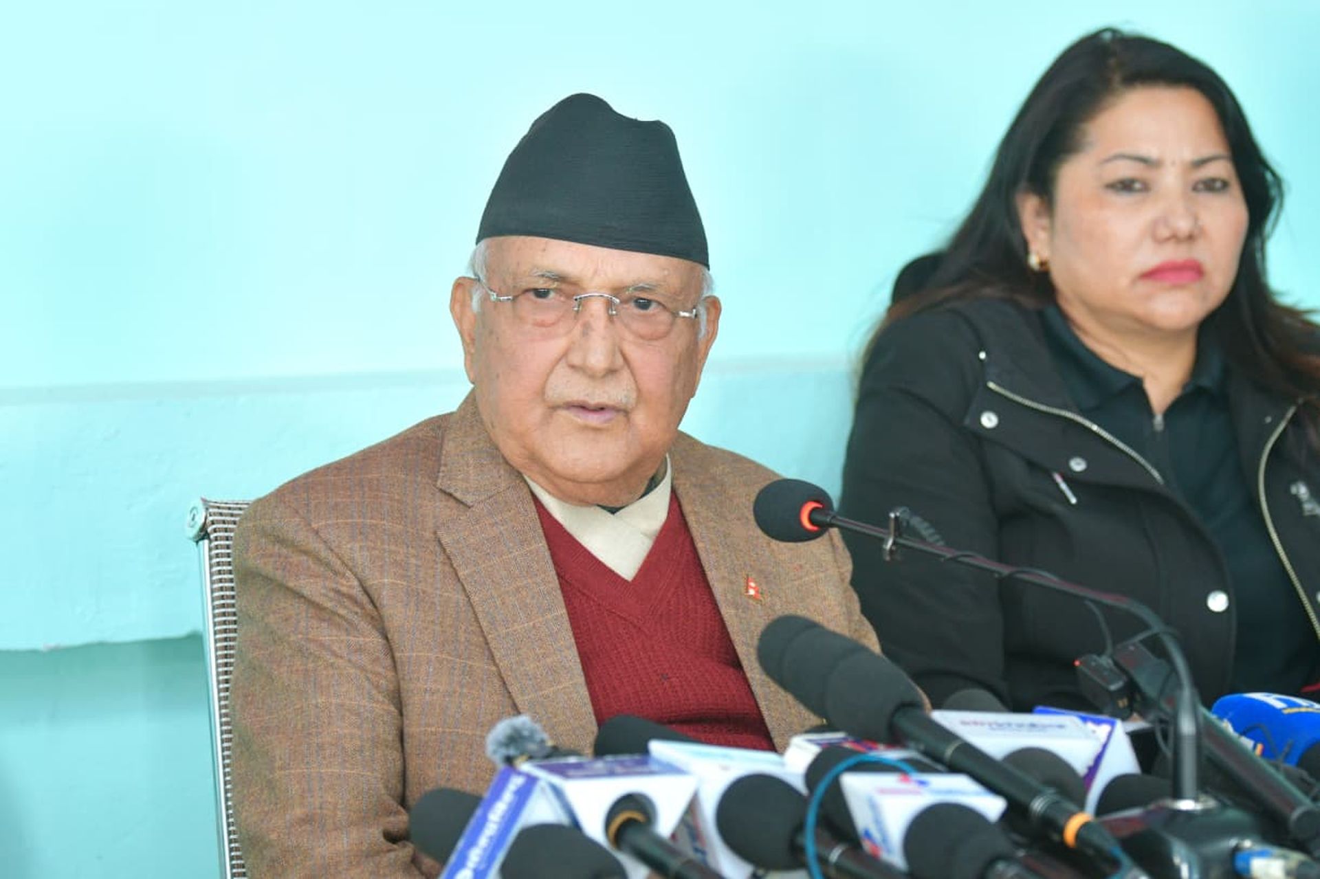 प्रधानमन्त्रीले सम्पत्ति शुद्धीकरण विभागको हाकिमलाई दबाब दिएर आफूमाथि मुद्दा चलाउन दबाब दिएको ओलीको दाबी