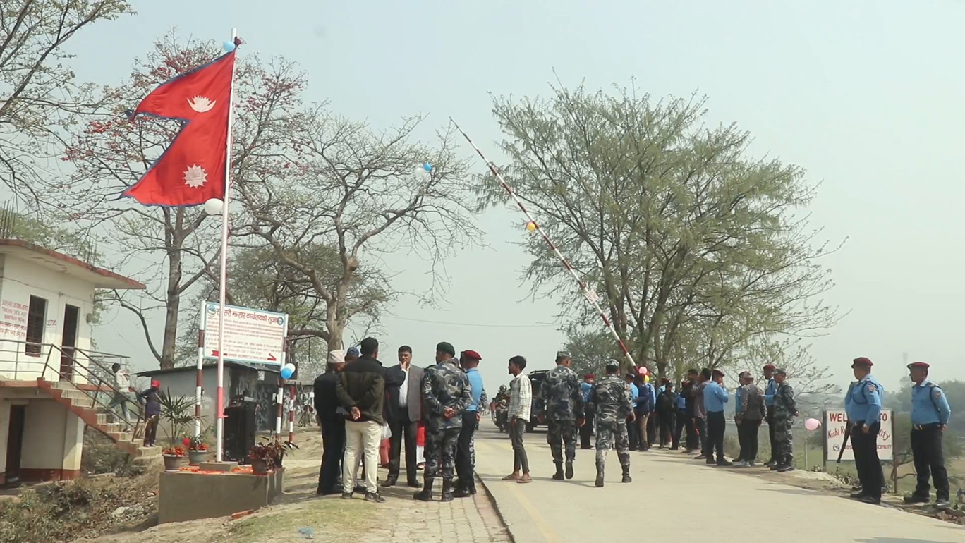 भारतीय सीमामा सुनसरी प्रशासनले राख्यो राष्ट्रिय झण्डा, स्थानीयको स्वागत