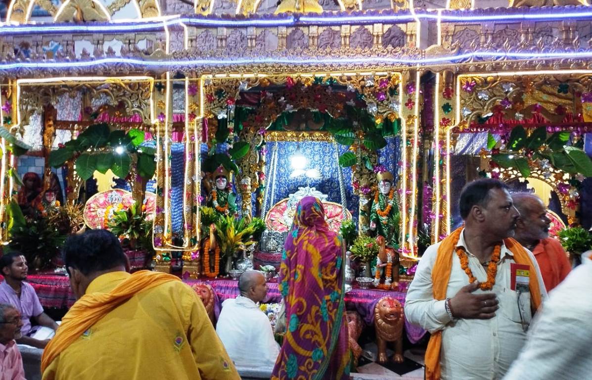 मिथिलाञ्चलमा झुला उत्सवको रौनक, मन्दिरहरूमा श्रद्धालुको भिड (तस्वीरहरू)