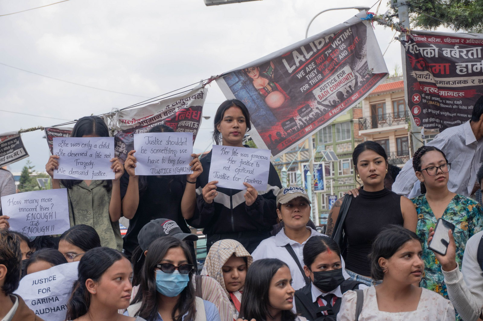 गरिमालाई न्यायको माग गर्दै माइतीघरमा आज पनि प्रदर्शन [तस्वीरहरू]