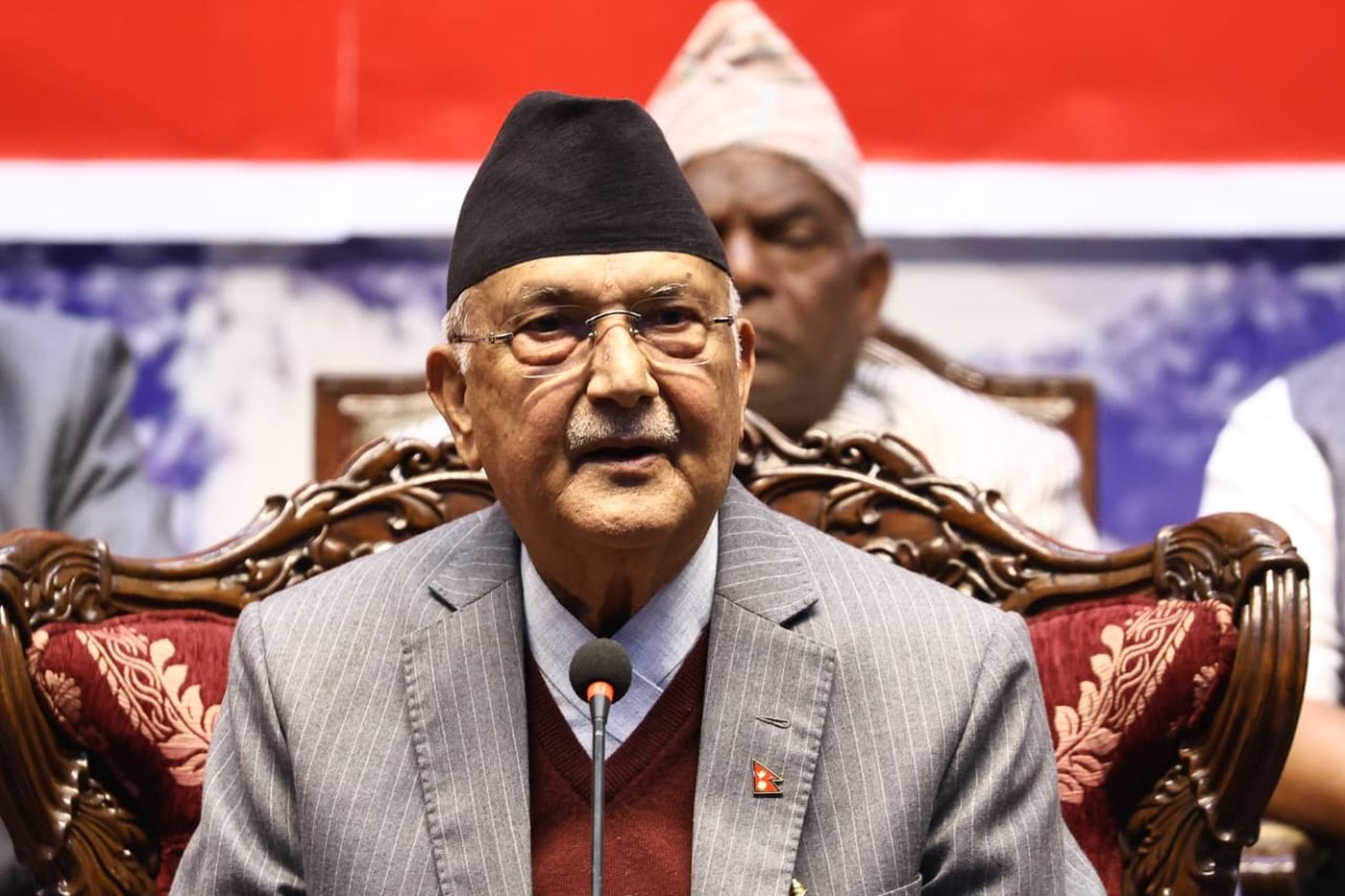 कार्यकर्तालाई आफ्नै नेतृत्वको सरकारले बनाएको कानुन उल्लंघन गर्न उक्साए ओलीले