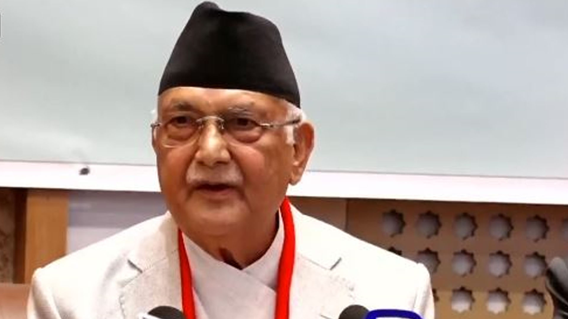 ओलीको प्रतिप्रश्न– सम्पादकले चाहिँ आत्मालोचना गर्नुपर्दैन ? 